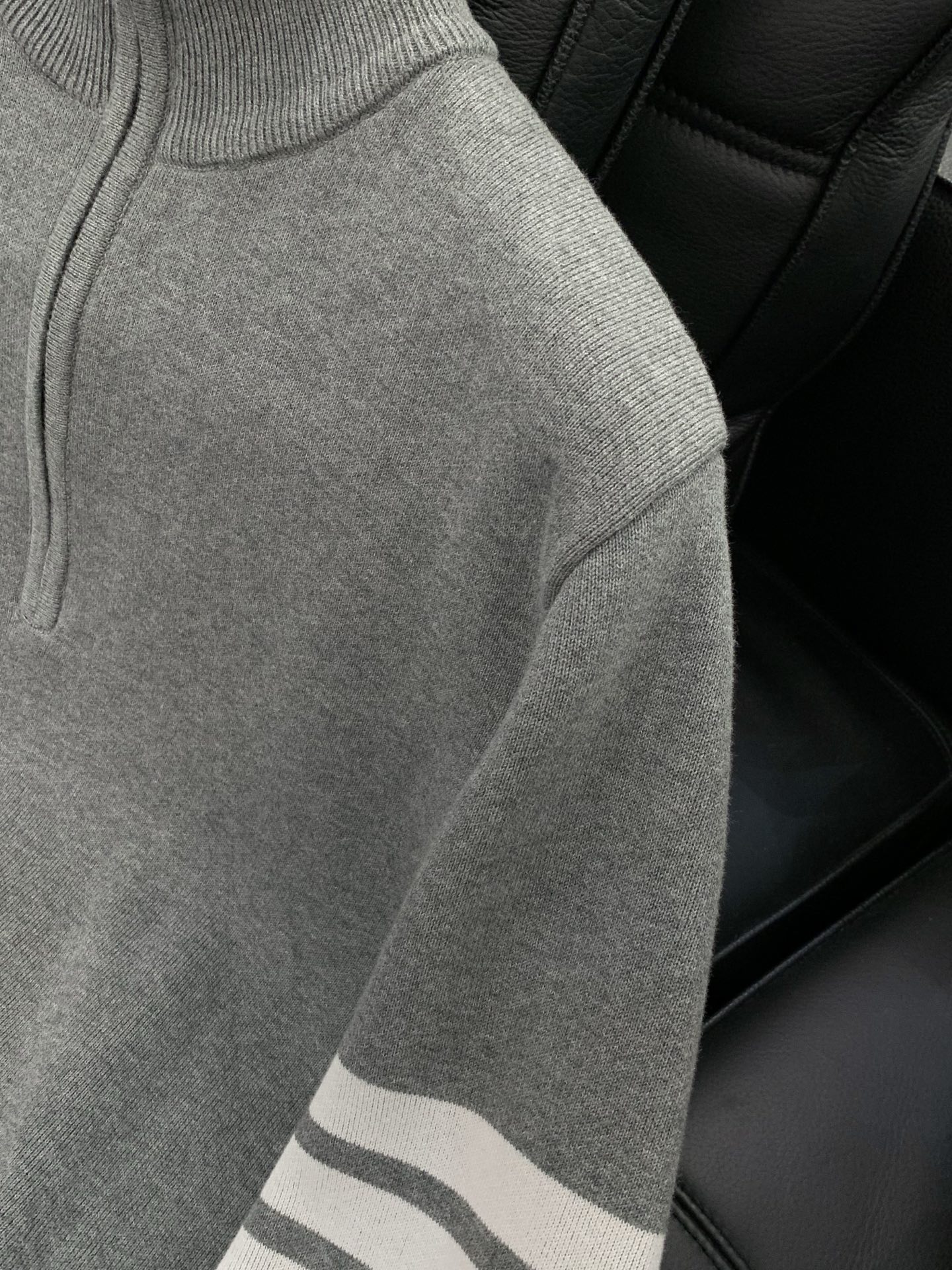 ，Thom Browne 汤姆·布朗 ，秋季最新品，时尚休闲针织毛衣，专柜同步有售，原单狠货，采用进口原版面料，舒适度极