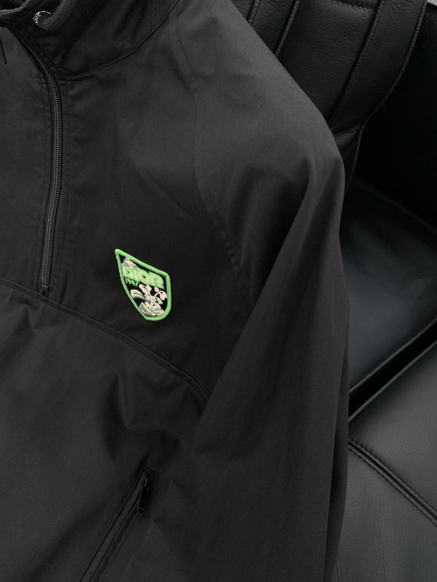 ，Dior 迪奥， 2025秋季新品，专柜同步有售，简约时尚休闲立领卫衣，原版进口面料，舒适透气，顶级刺