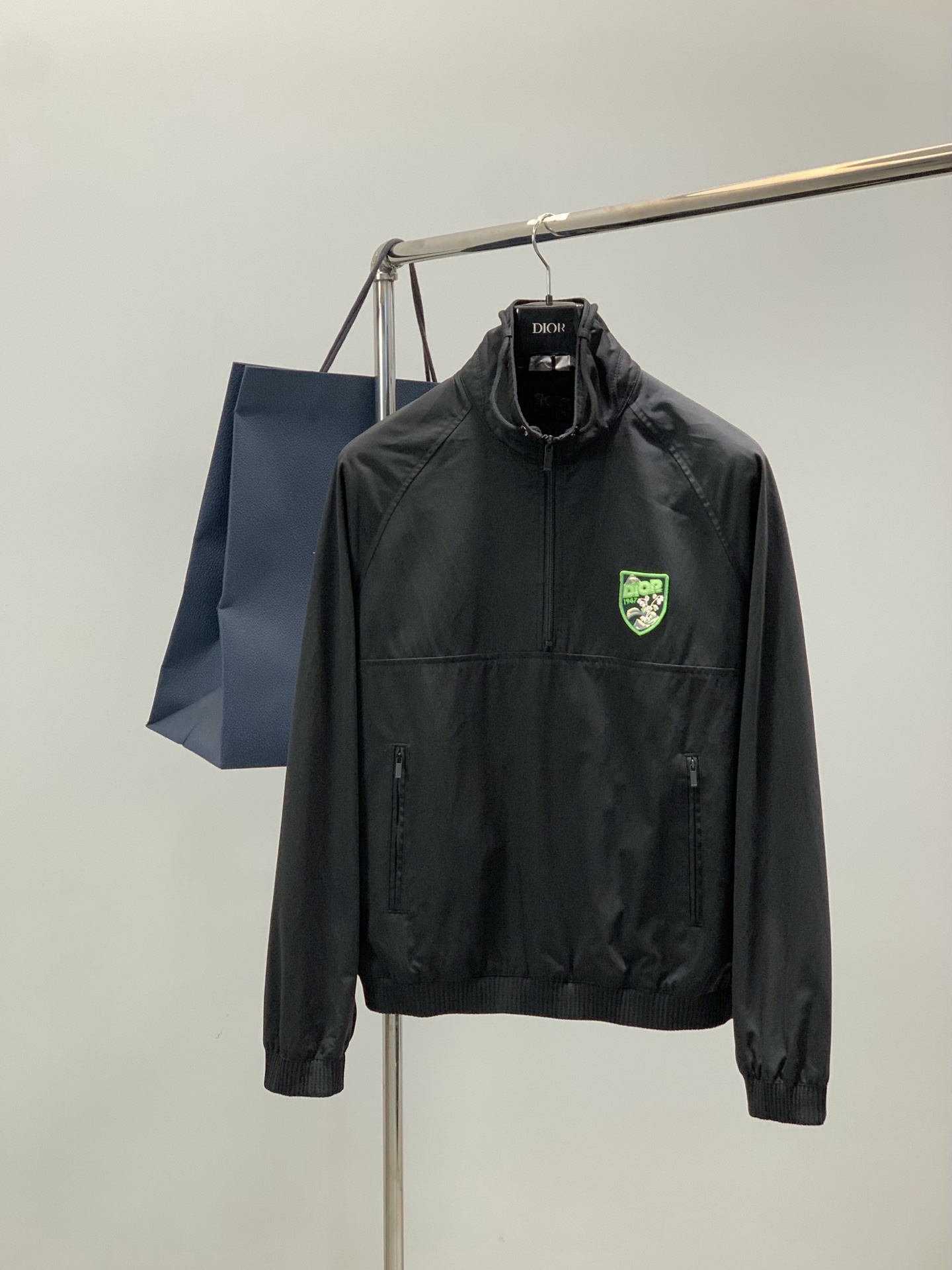 ，Dior 迪奥， 2025秋季新品，专柜同步有售，简约时尚休闲立领卫衣，原版进口面料，舒适透气，顶级刺