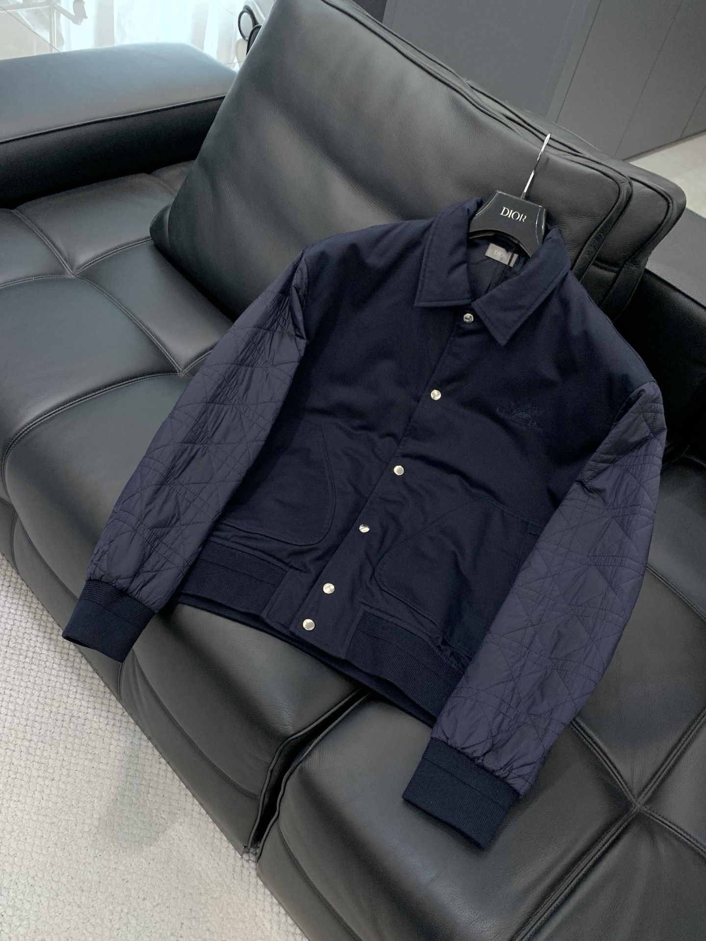 ，Dior 迪奥， 2025冬季新品，专柜同步有售，简约时尚休闲➕棉夹克翻领外套，原版进口面料，舒适透气