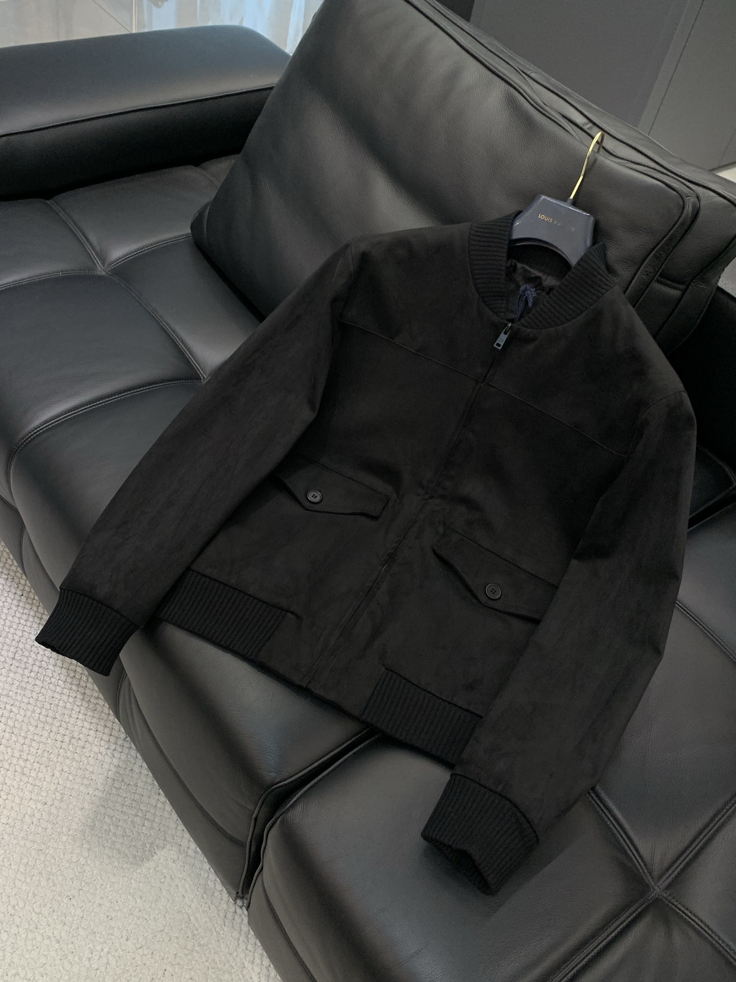 ，PRADA 普拉达，2025秋冬最新品，专柜同步有售，时尚休闲夹克外套，进口原版面料，做工极为复杂，唯