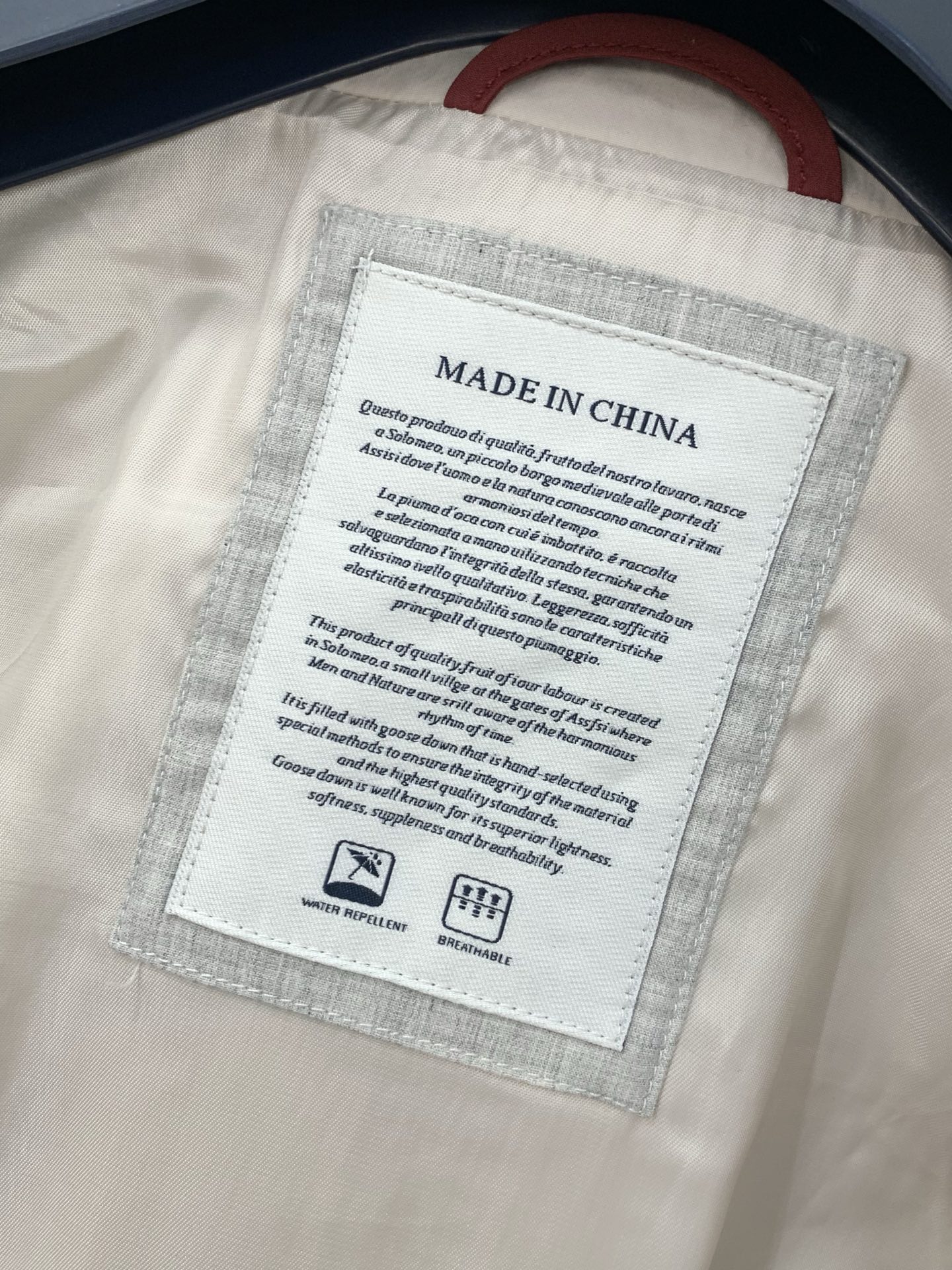 ，意大利神狮，2025秋季最新品，专柜同步有售，原单狠货，时尚休闲夹克翻领外套，采用进口原版面料，顶级刺