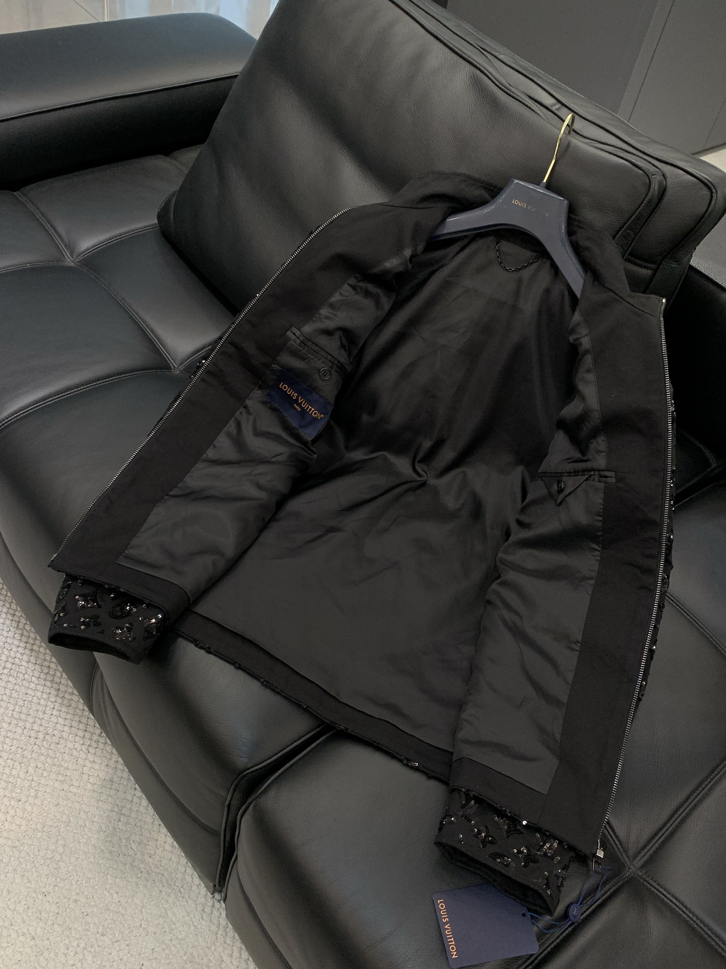 ，LouisVuitton 路易威登，2025秋冬最新款，专柜同步有售，原单狠货，时尚休闲夹克翻领外套，