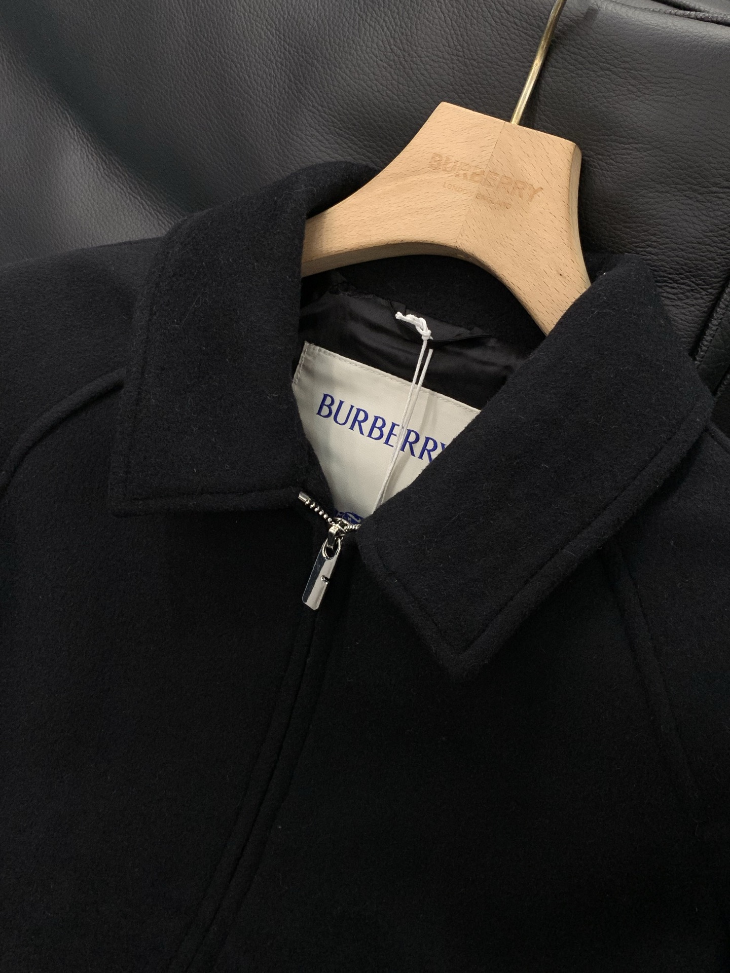 ，Burberry 巴宝莉，2025秋冬最新品，专柜同步有售，原单狠货，时尚休闲夹克外套，进口原版面料，