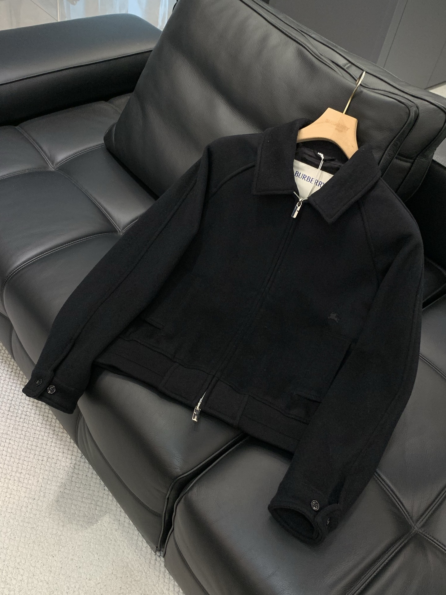 ，Burberry 巴宝莉，2025秋冬最新品，专柜同步有售，原单狠货，时尚休闲夹克外套，进口原版面料，