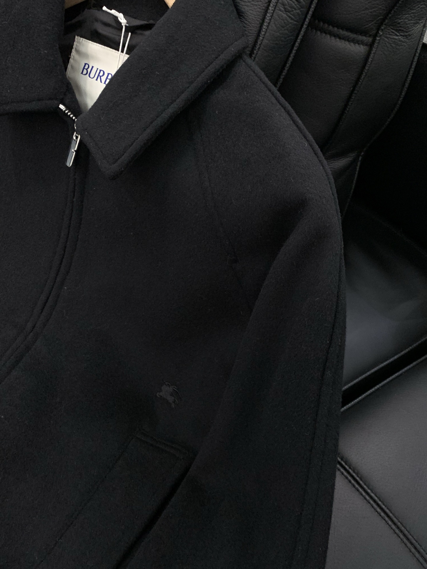 ，Burberry 巴宝莉，2025秋冬最新品，专柜同步有售，原单狠货，时尚休闲夹克外套，进口原版面料，