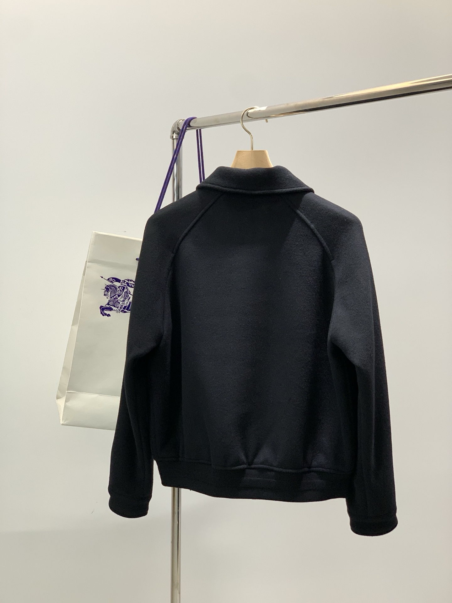 ，Burberry 巴宝莉，2025秋冬最新品，专柜同步有售，原单狠货，时尚休闲夹克外套，进口原版面料，