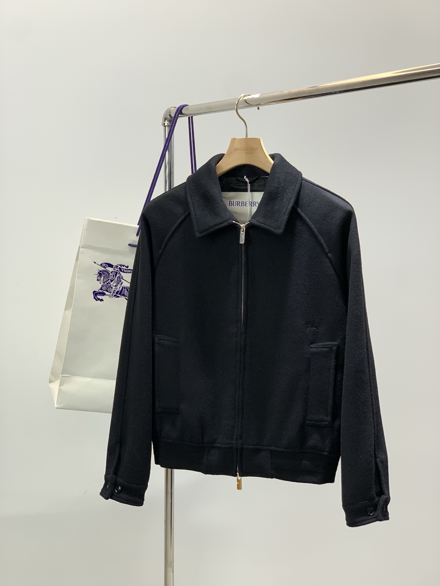 ，Burberry 巴宝莉，2025秋冬最新品，专柜同步有售，原单狠货，时尚休闲夹克外套，进口原版面料，