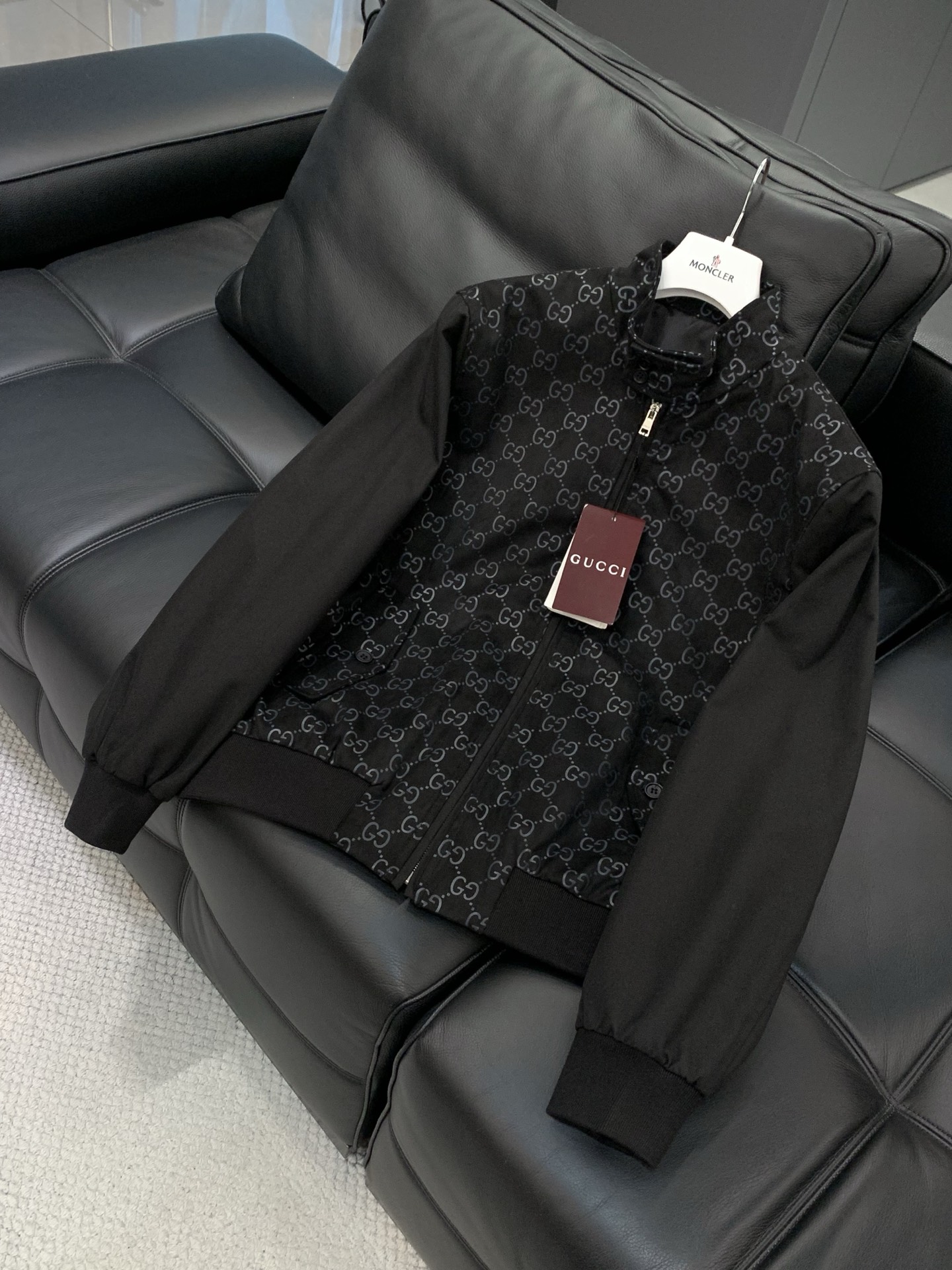 ，Gucci 古驰，2025秋冬最新款，专柜同步有售，原单狠货，时尚休闲夹克外套，上身很有特点！吸睛而有