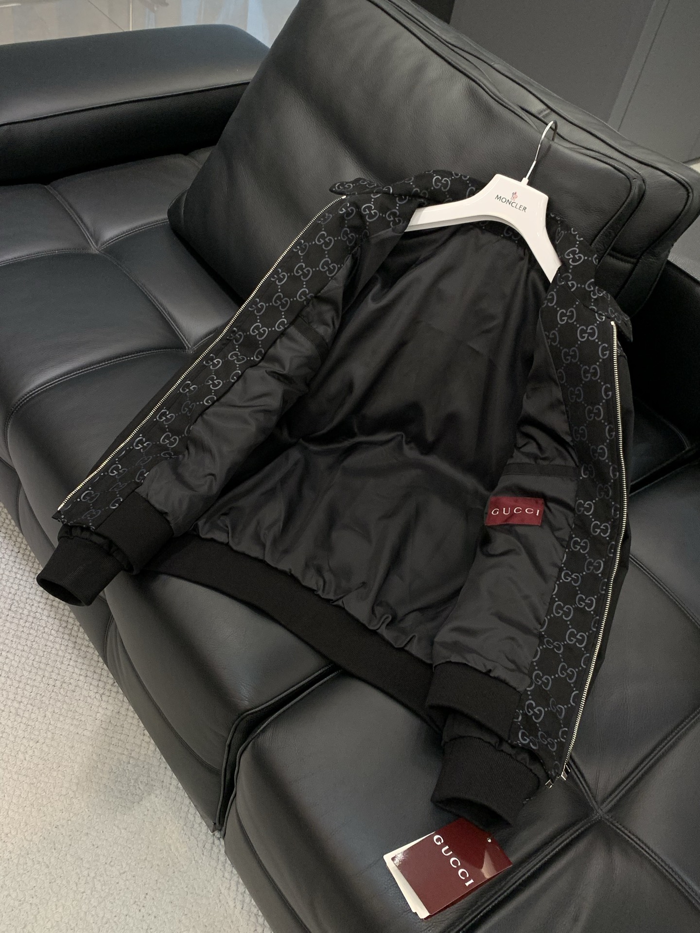 ，Gucci 古驰，2025秋冬最新款，专柜同步有售，原单狠货，时尚休闲夹克外套，上身很有特点！吸睛而有