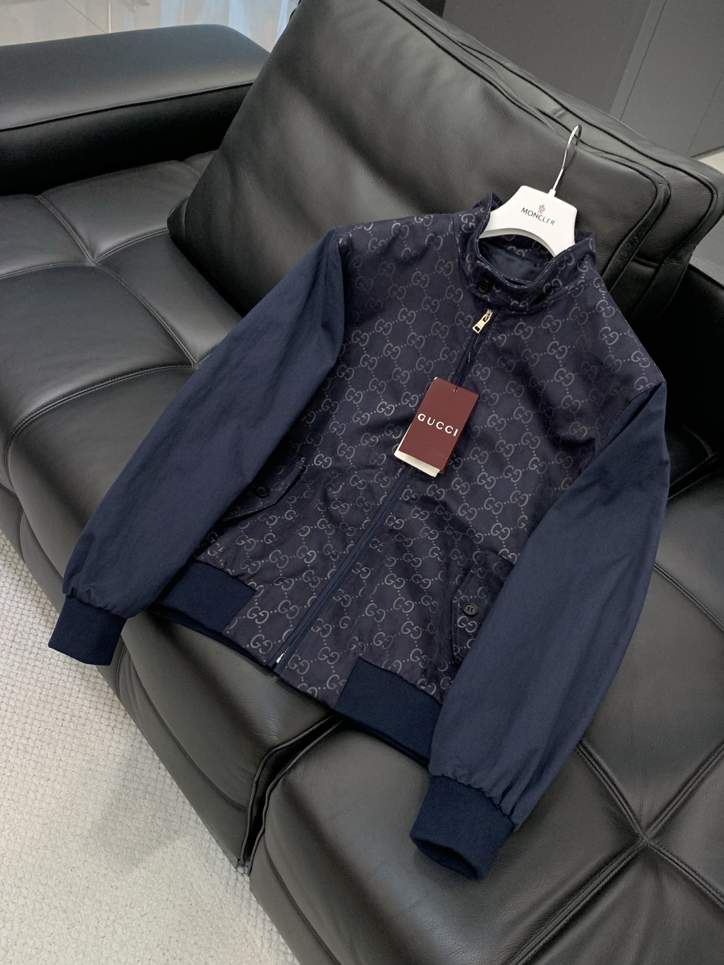 ，Gucci 古驰，2025秋冬最新款，专柜同步有售，原单狠货，时尚休闲夹克外套，上身很有特点！吸睛而有