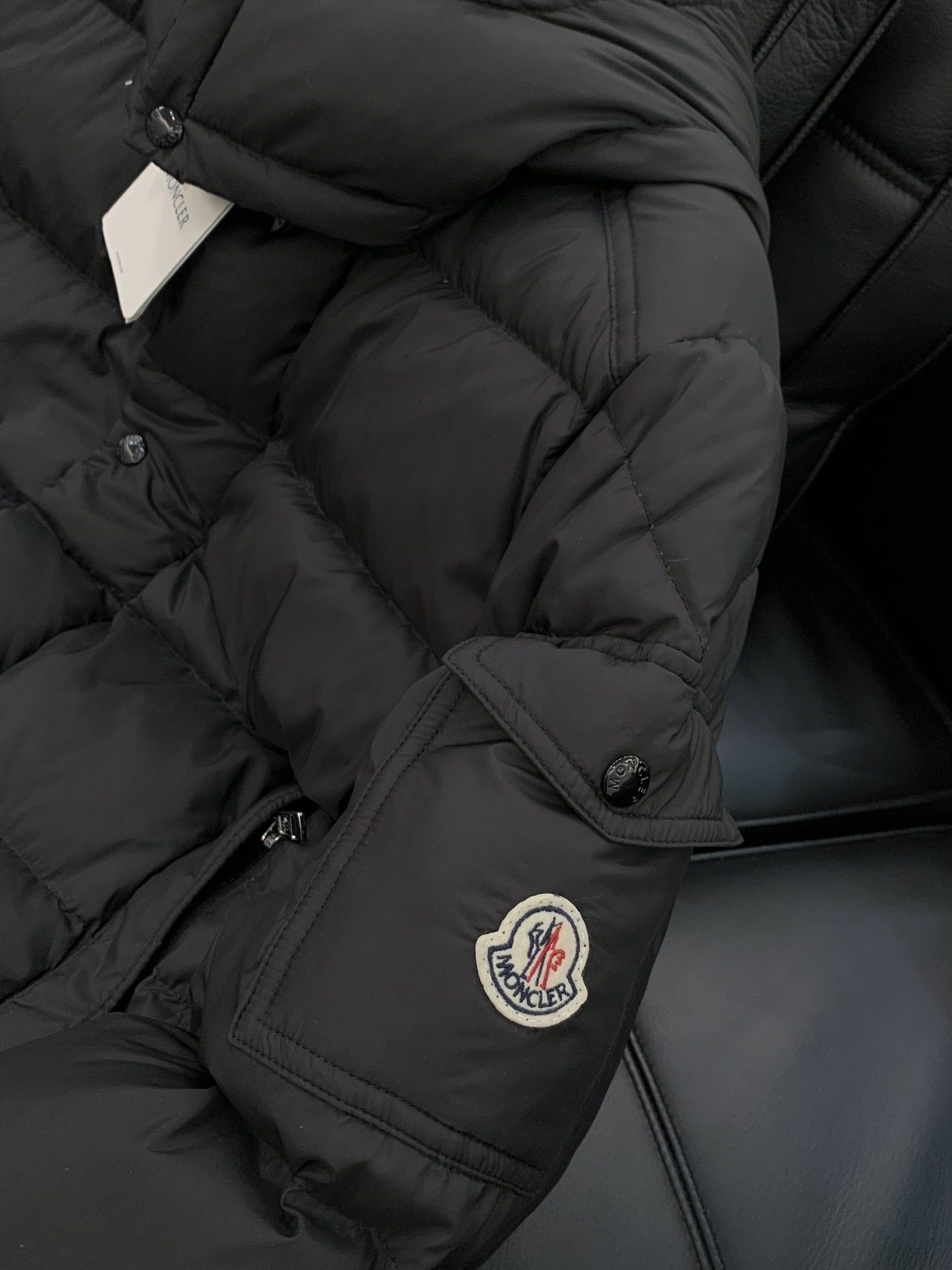 ，Moncler 蒙口，2025冬季最新品，专柜同步有售，原单狠货，时尚休闲连帽羽绒服（马甲），上身舒适