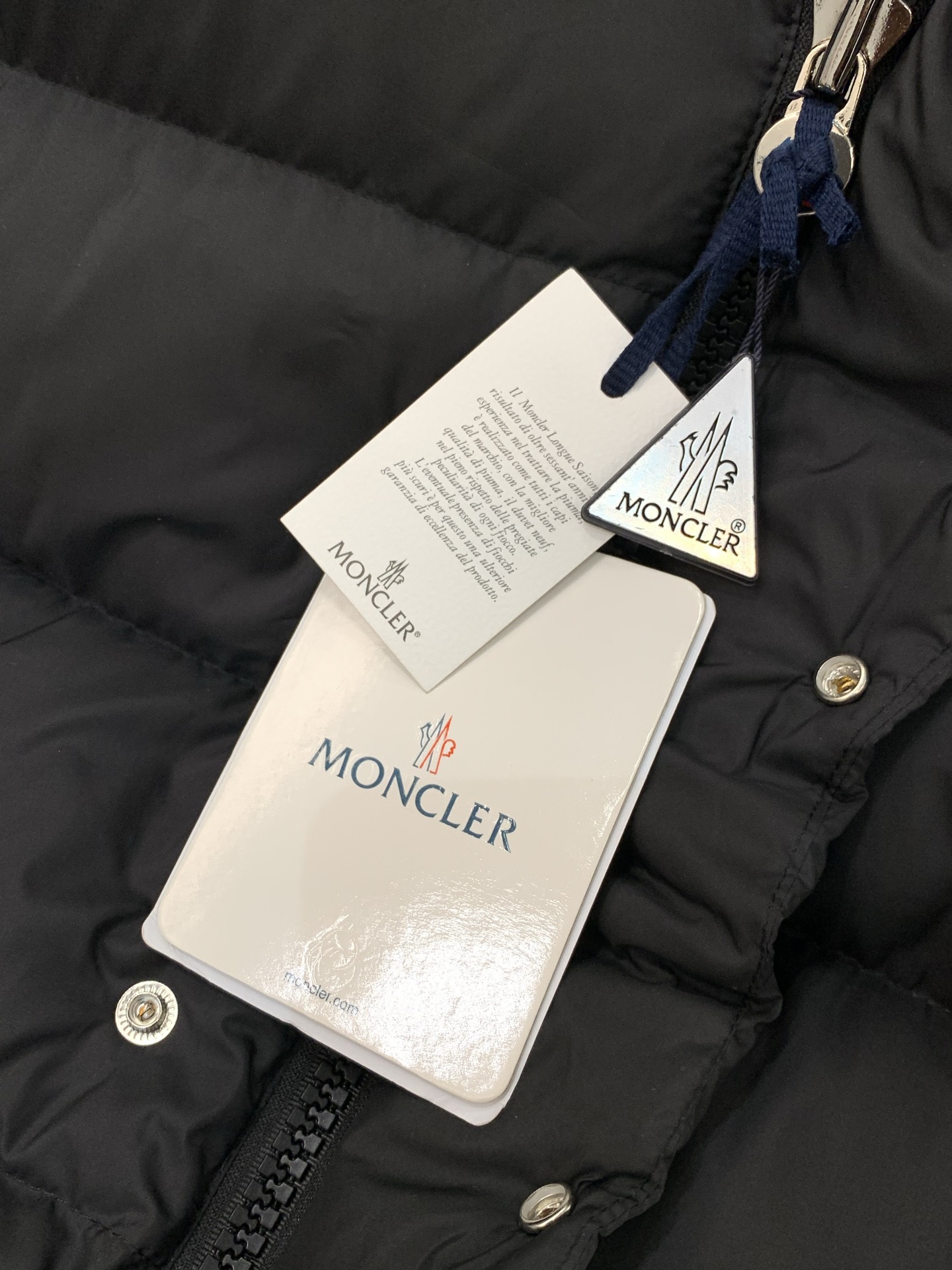 ，Moncler 蒙口，2025冬季最新品，专柜同步有售，原单狠货，时尚休闲连帽羽绒服（马甲），上身舒适