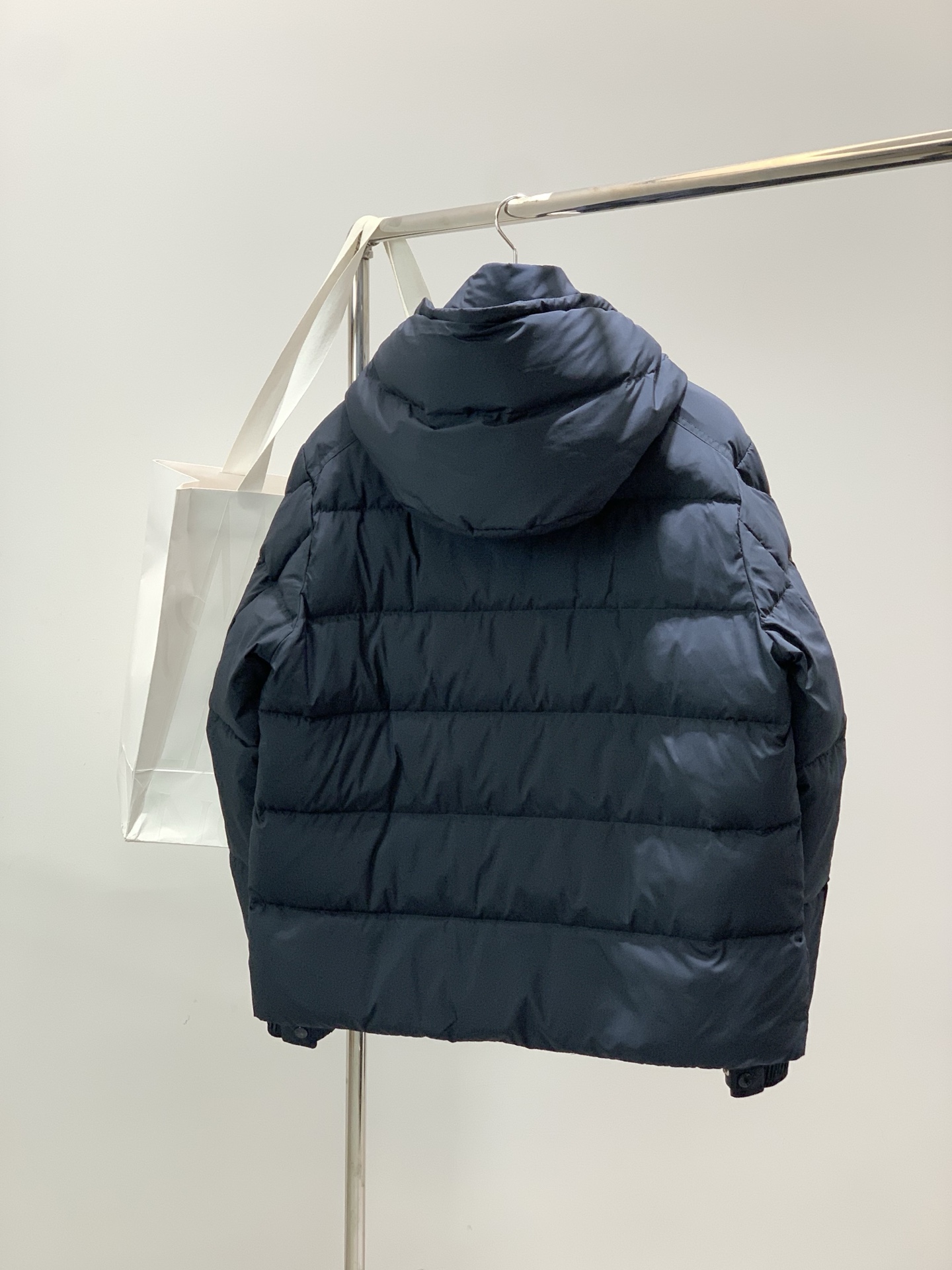 ，Moncler 蒙口，2025冬季最新品，专柜同步有售，原单狠货，时尚休闲连帽羽绒服（马甲），上身舒适