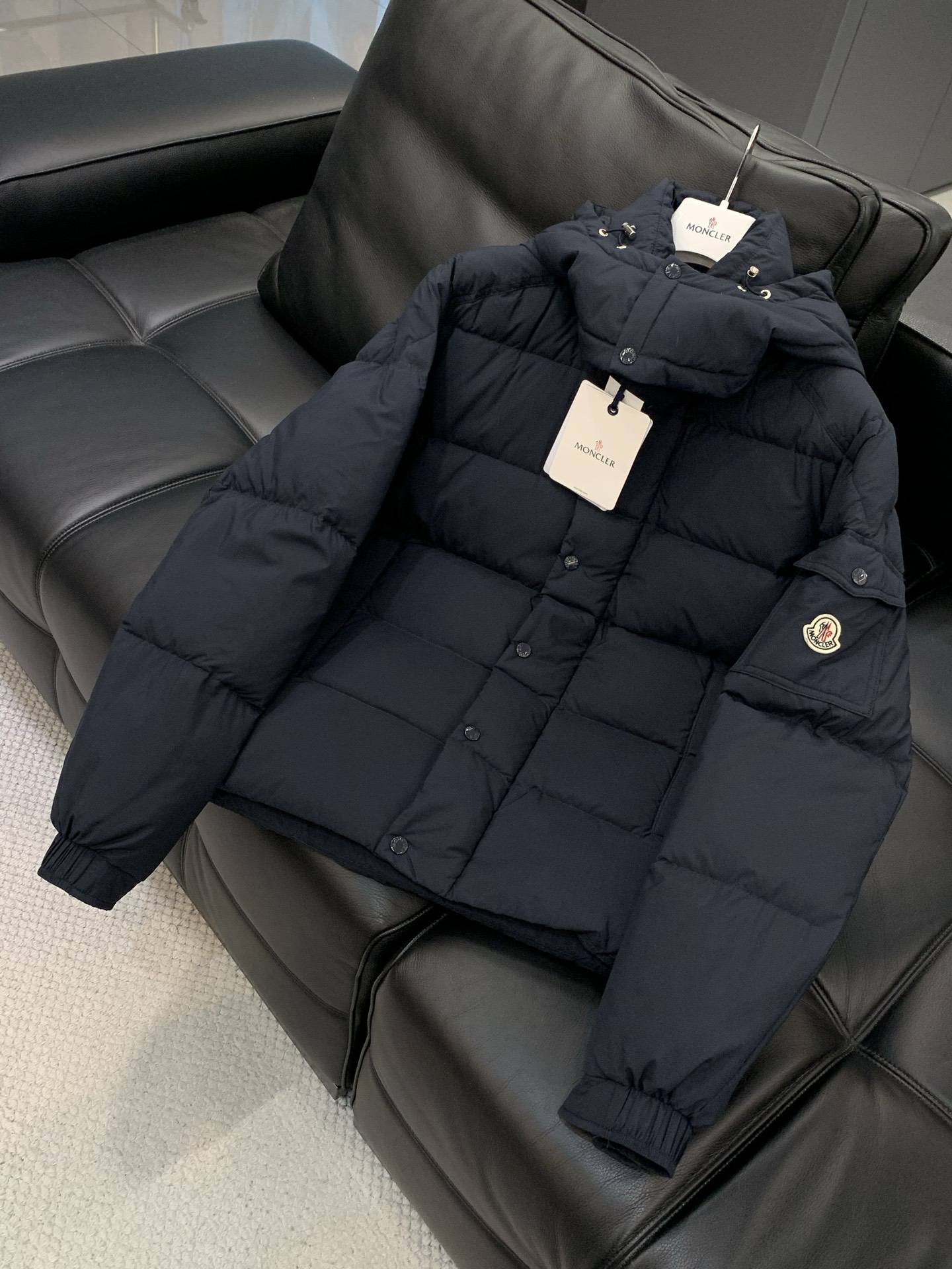 ，Moncler 蒙口，2025冬季最新品，专柜同步有售，原单狠货，时尚休闲连帽羽绒服（马甲），上身舒适