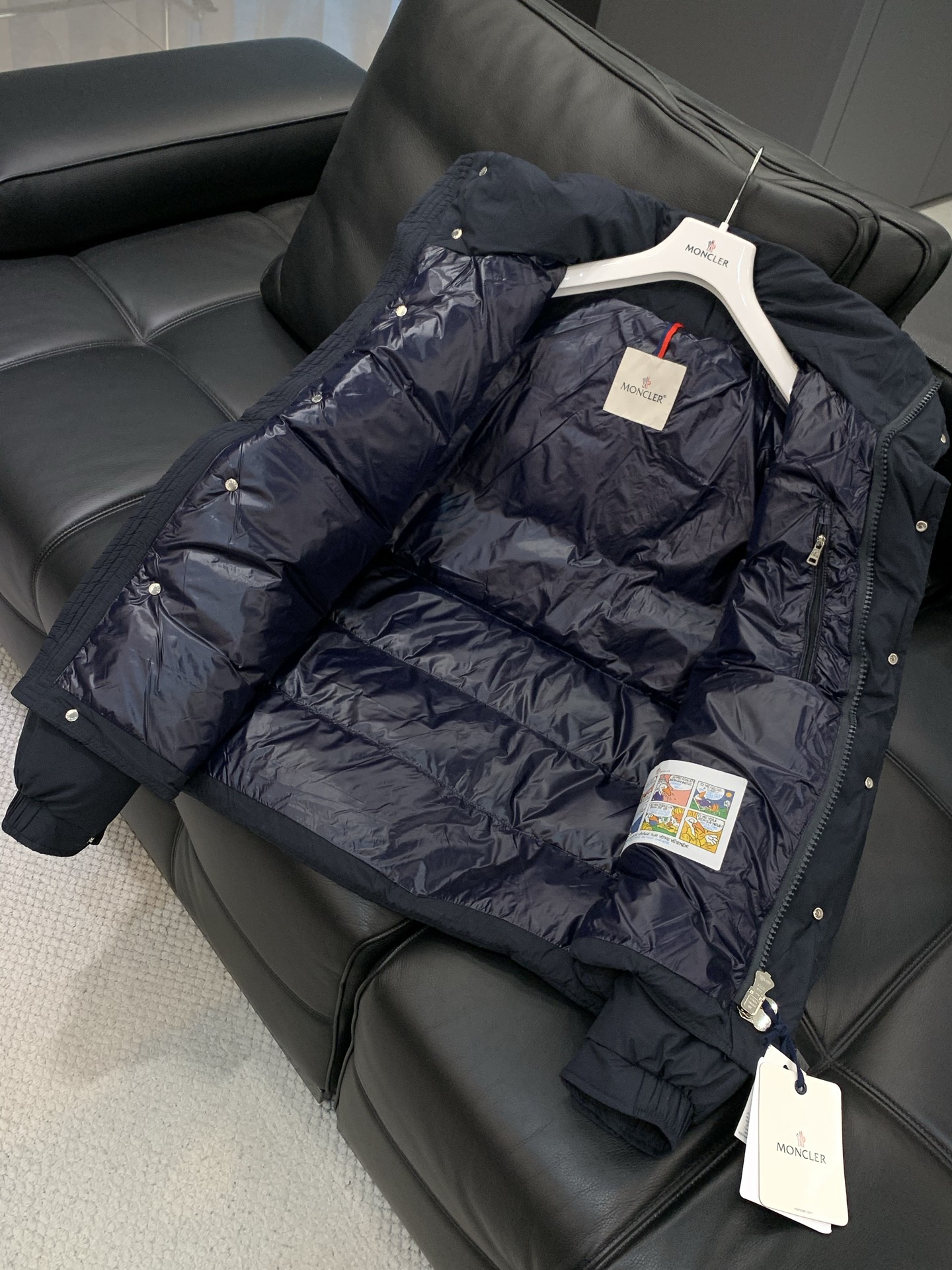 ，Moncler 蒙口，2025冬季最新品，专柜同步有售，原单狠货，时尚休闲连帽羽绒服（马甲），上身舒适