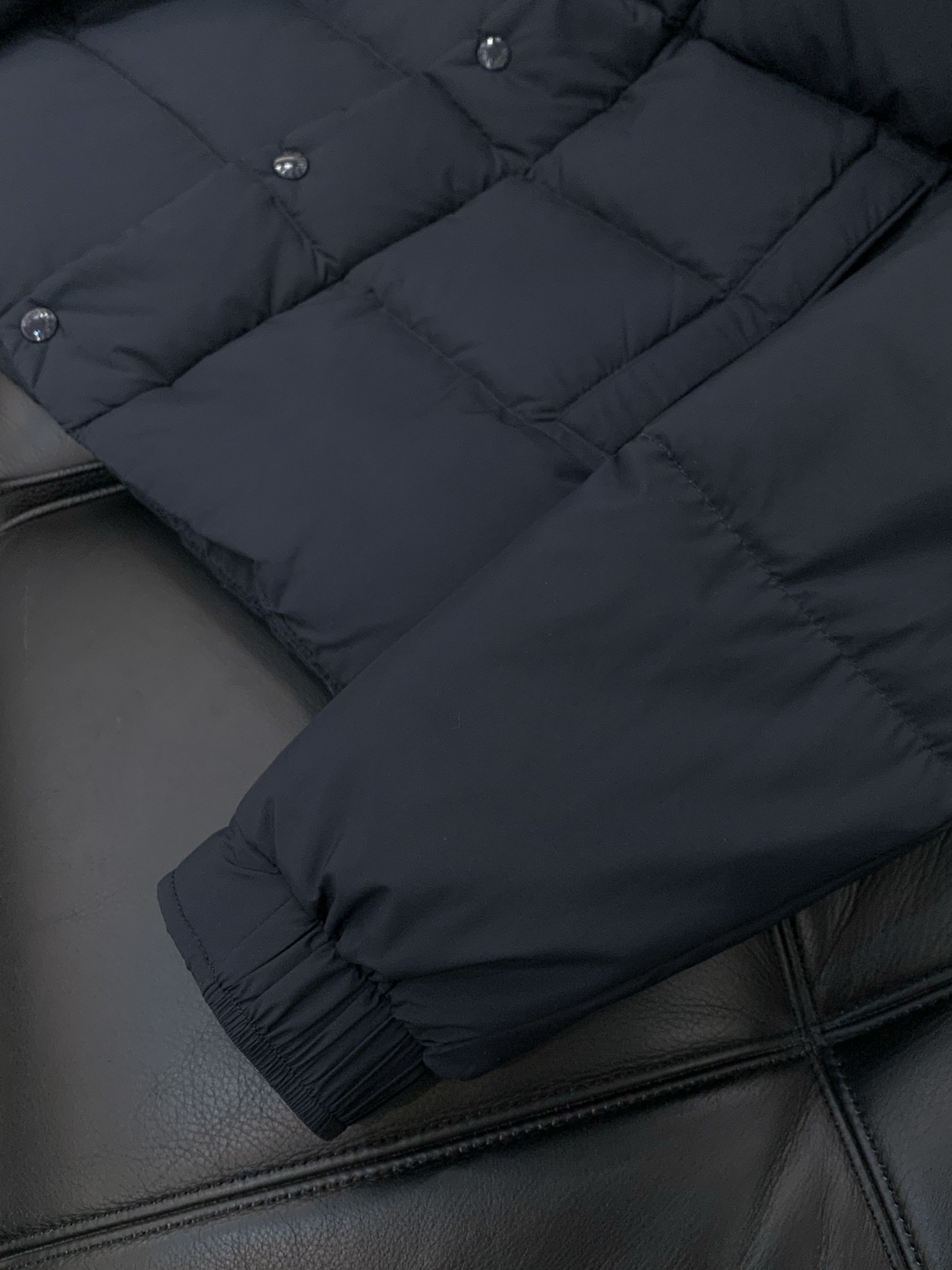 ，Moncler 蒙口，2025冬季最新品，专柜同步有售，原单狠货，时尚休闲连帽羽绒服（马甲），上身舒适