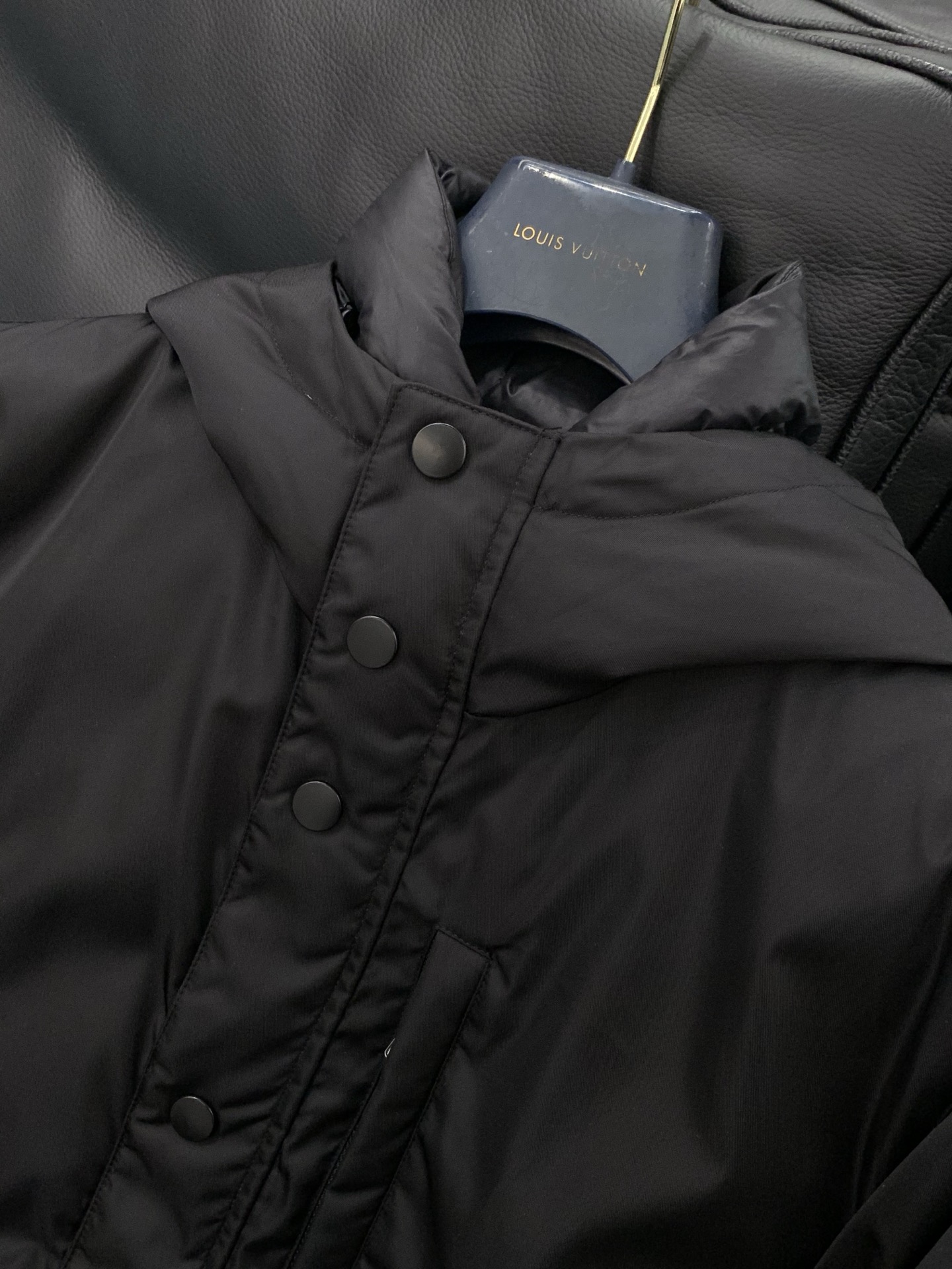 ，PRADA 普拉达，2025冬季最新品，专柜同步有售，时尚休闲羽绒服，进口原版面料，做工极为复杂，唯一