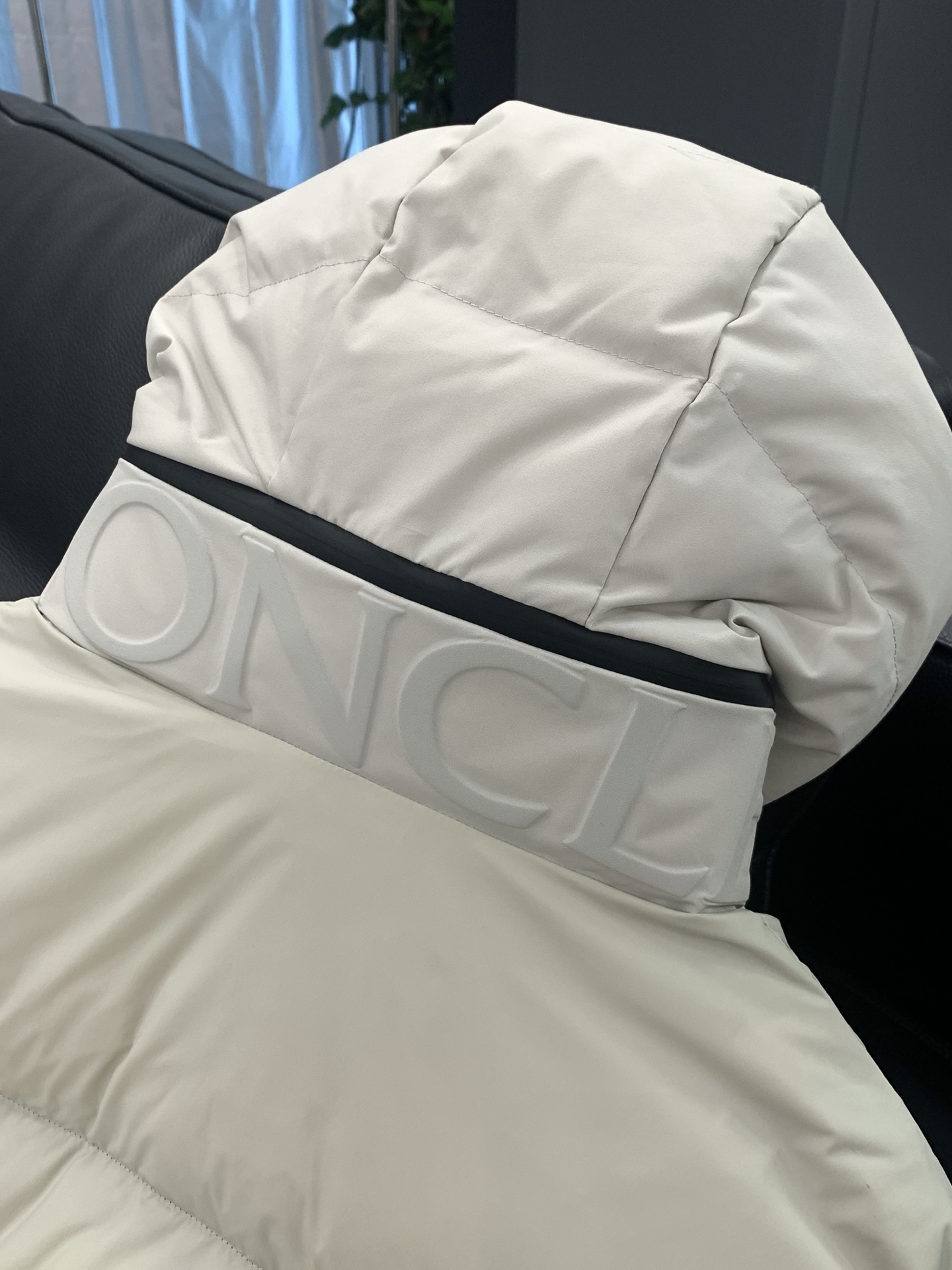 ，Moncler 蒙口，2025冬季最新品，专柜同步有售，原单狠货，时尚休闲连帽羽绒马甲，上身舒适！吸睛