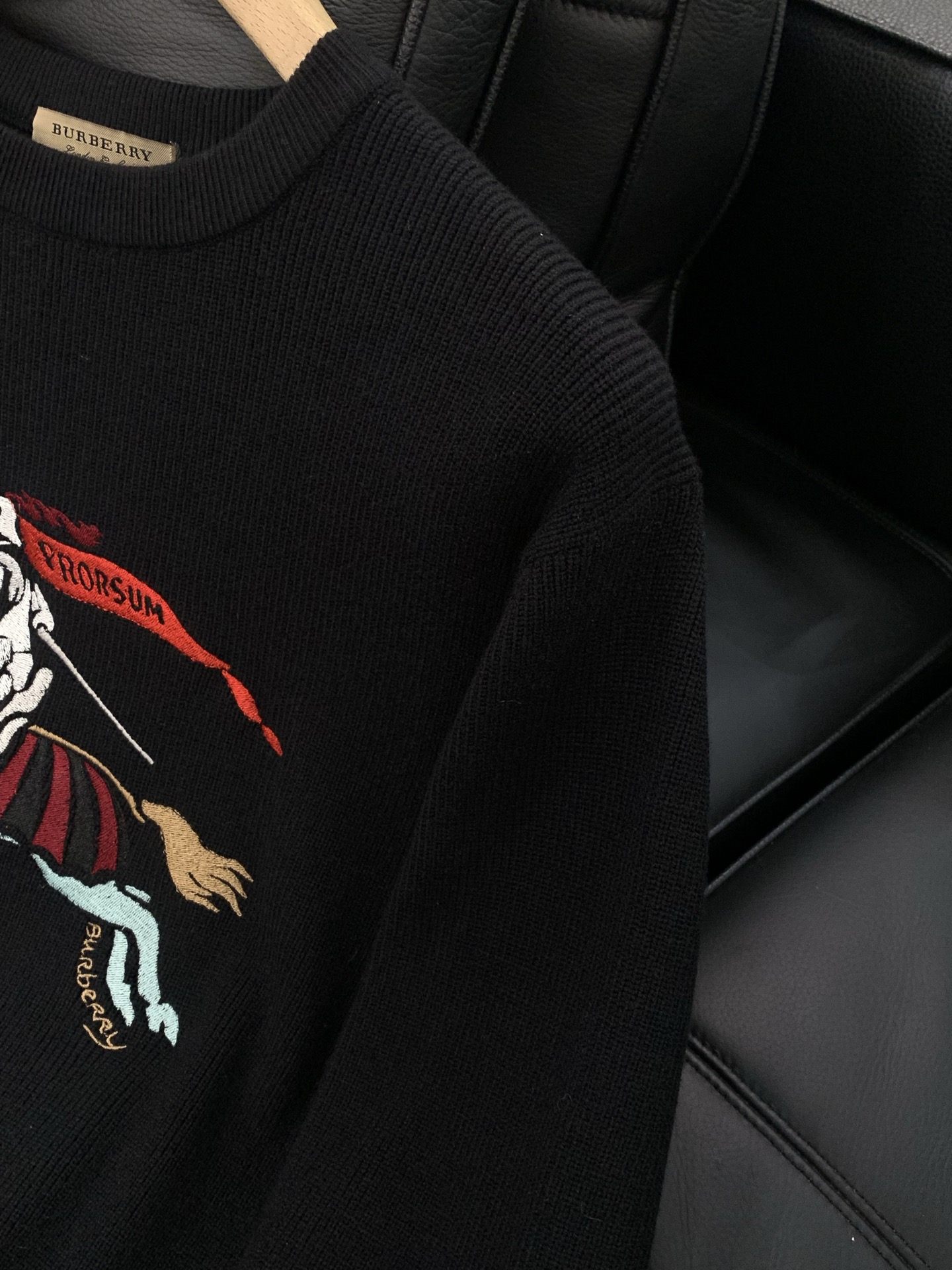 ，Burberry 巴宝莉，2025冬季最新品，专柜同步有售，原单狠货，时尚休闲圆领针织毛衣，进口原版面