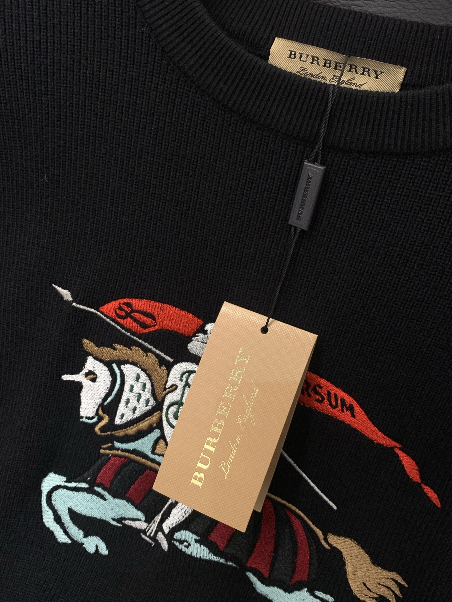 ，Burberry 巴宝莉，2025冬季最新品，专柜同步有售，原单狠货，时尚休闲圆领针织毛衣，进口原版面