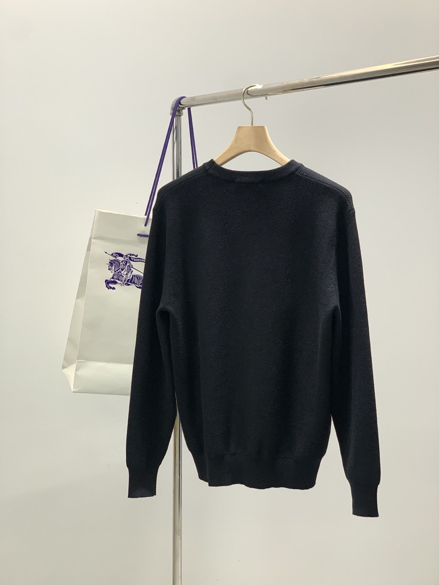 ，Burberry 巴宝莉，2025冬季最新品，专柜同步有售，原单狠货，时尚休闲圆领针织毛衣，进口原版面