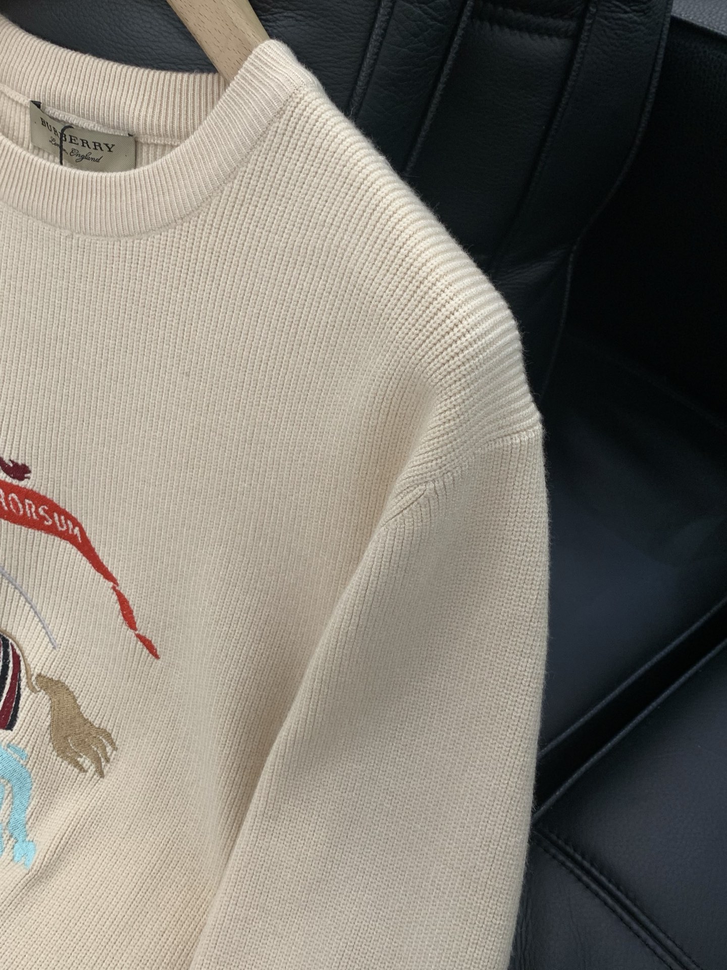 ，Burberry 巴宝莉，2025冬季最新品，专柜同步有售，原单狠货，时尚休闲圆领针织毛衣，进口原版面