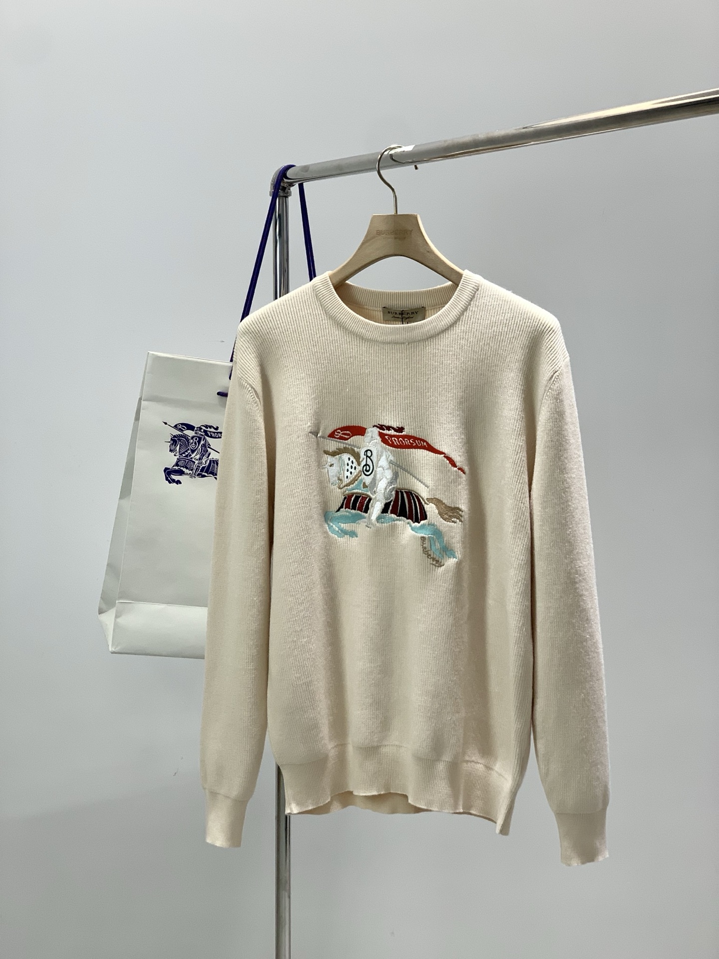 ，Burberry 巴宝莉，2025冬季最新品，专柜同步有售，原单狠货，时尚休闲圆领针织毛衣，进口原版面