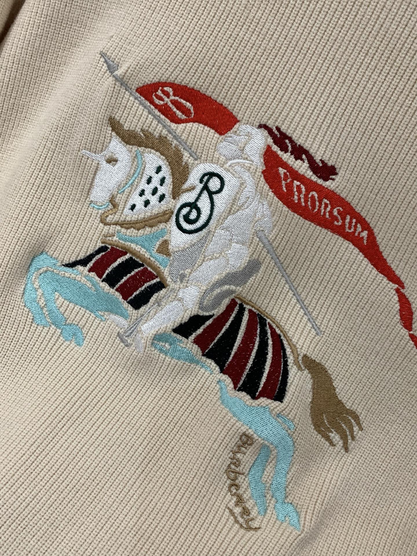 ，Burberry 巴宝莉，2025冬季最新品，专柜同步有售，原单狠货，时尚休闲圆领针织毛衣，进口原版面