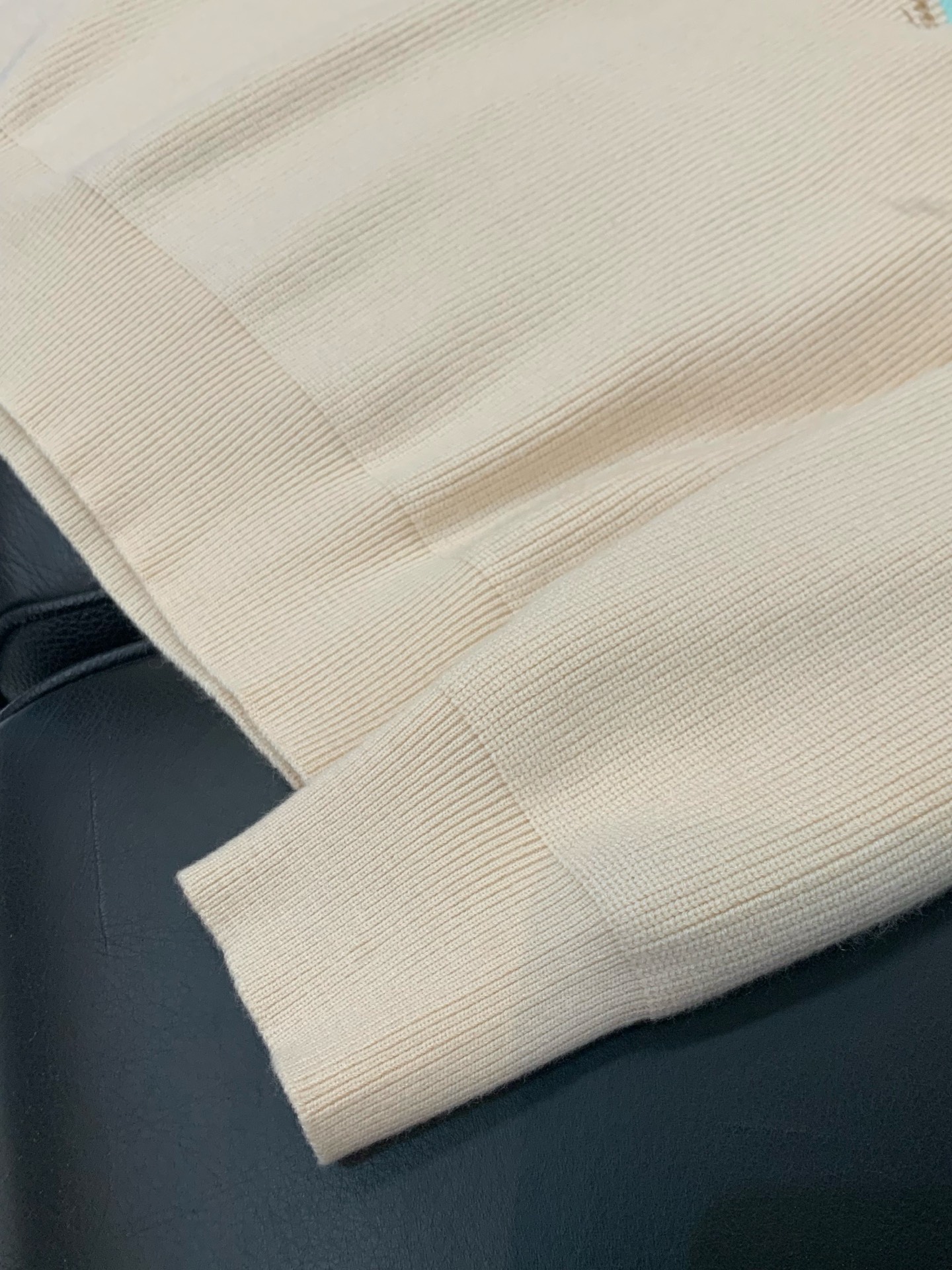 ，Burberry 巴宝莉，2025冬季最新品，专柜同步有售，原单狠货，时尚休闲圆领针织毛衣，进口原版面