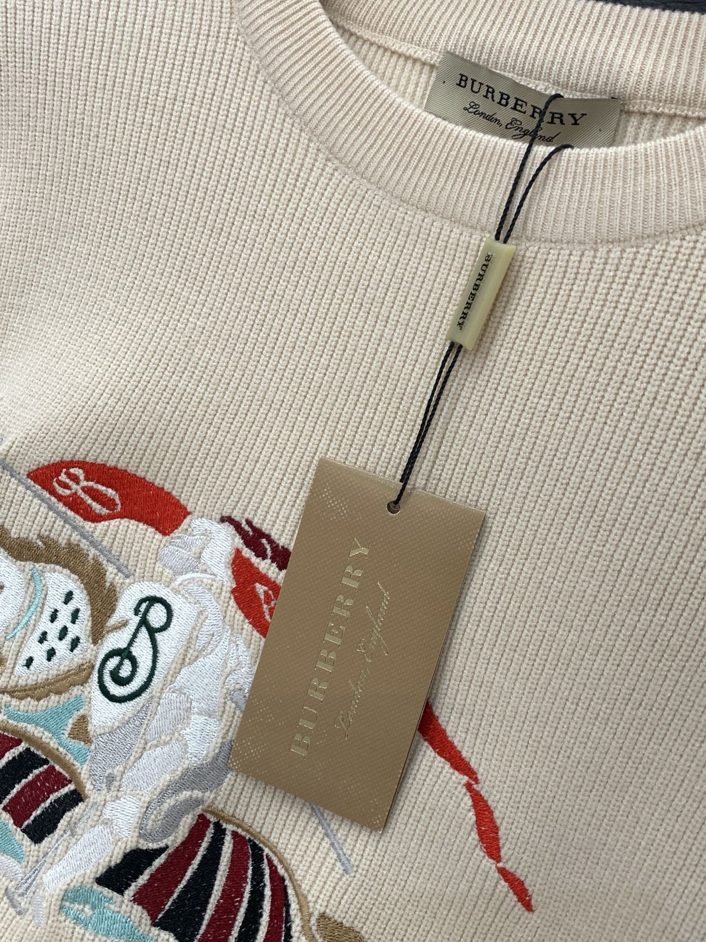 ，Burberry 巴宝莉，2025冬季最新品，专柜同步有售，原单狠货，时尚休闲圆领针织毛衣，进口原版面