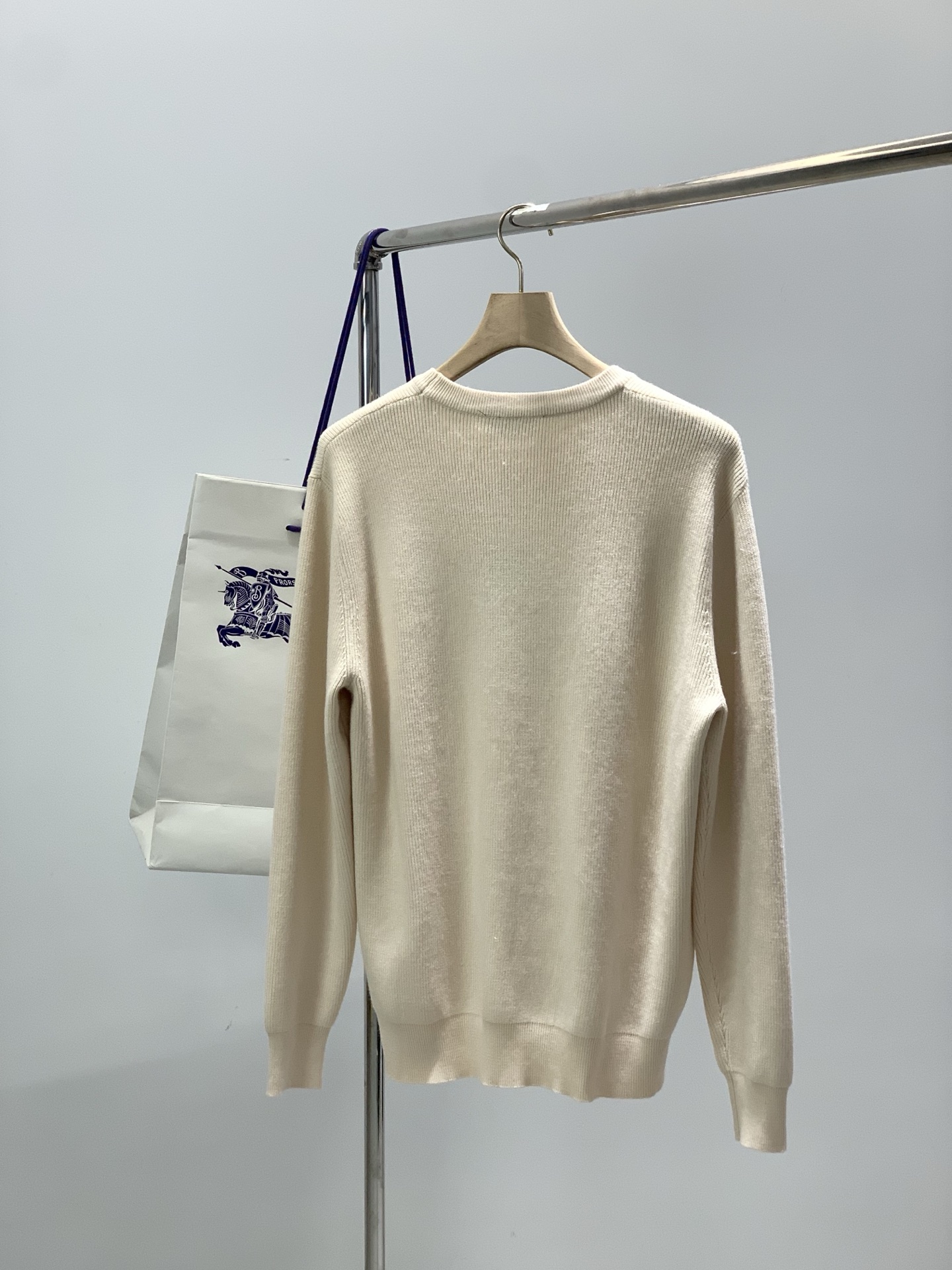 ，Burberry 巴宝莉，2025冬季最新品，专柜同步有售，原单狠货，时尚休闲圆领针织毛衣，进口原版面