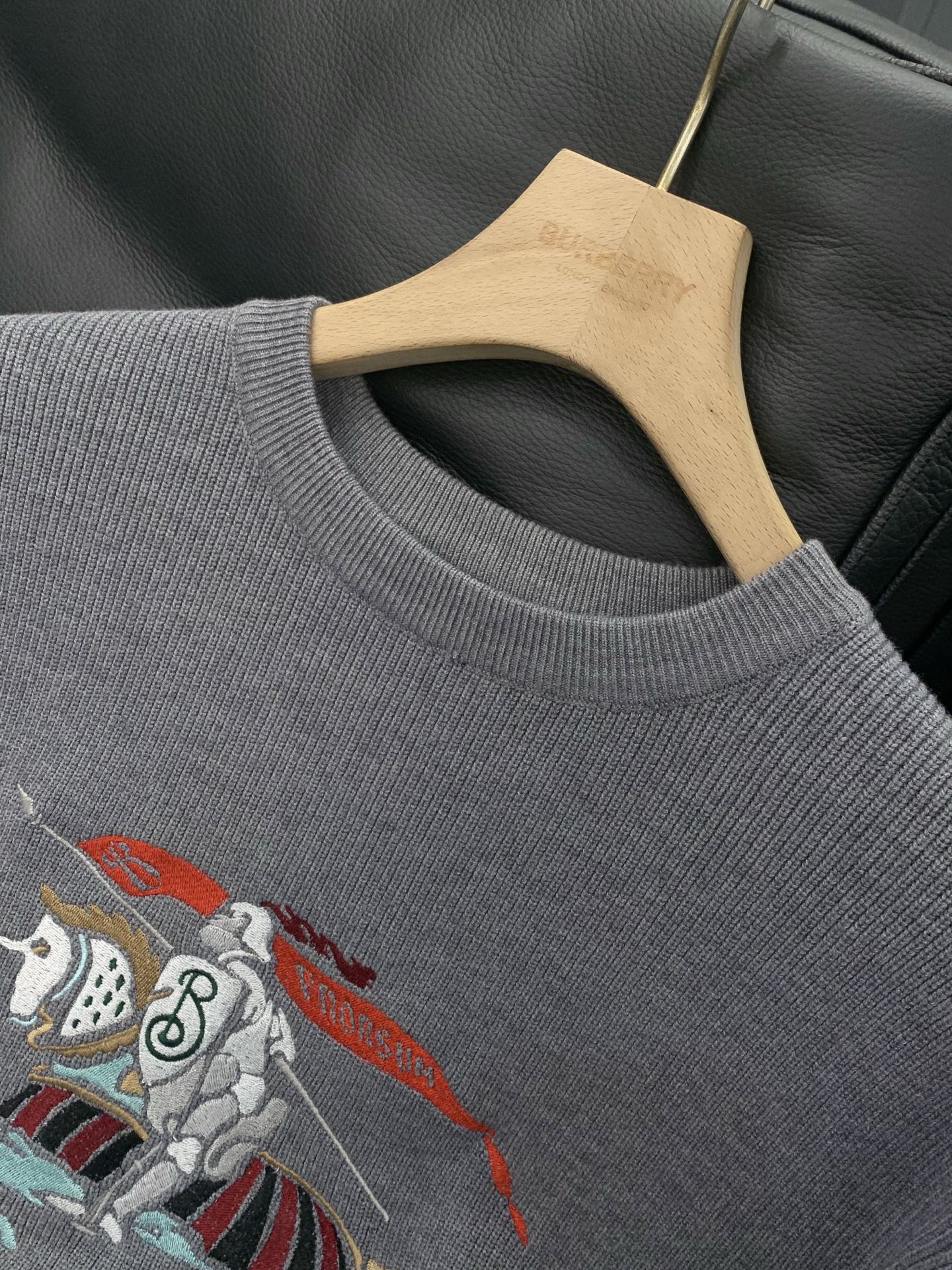 ，Burberry 巴宝莉，2025冬季最新品，专柜同步有售，原单狠货，时尚休闲圆领针织毛衣，进口原版面