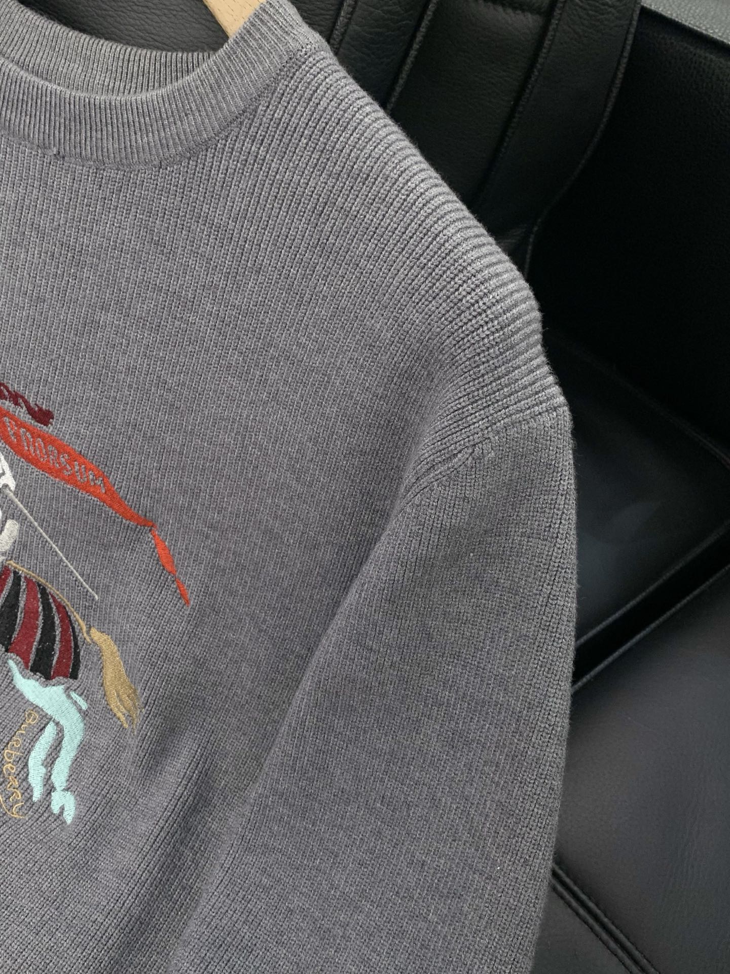 ，Burberry 巴宝莉，2025冬季最新品，专柜同步有售，原单狠货，时尚休闲圆领针织毛衣，进口原版面