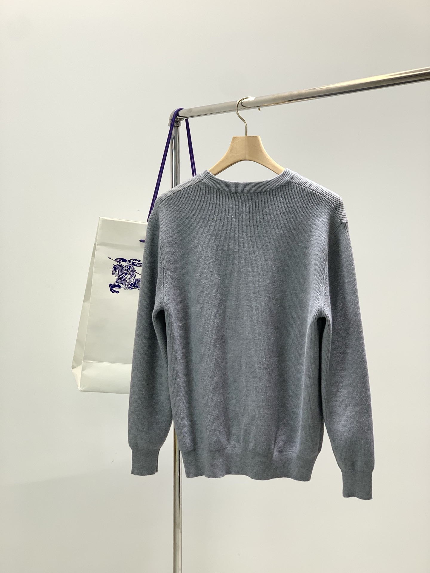 ，Burberry 巴宝莉，2025冬季最新品，专柜同步有售，原单狠货，时尚休闲圆领针织毛衣，进口原版面