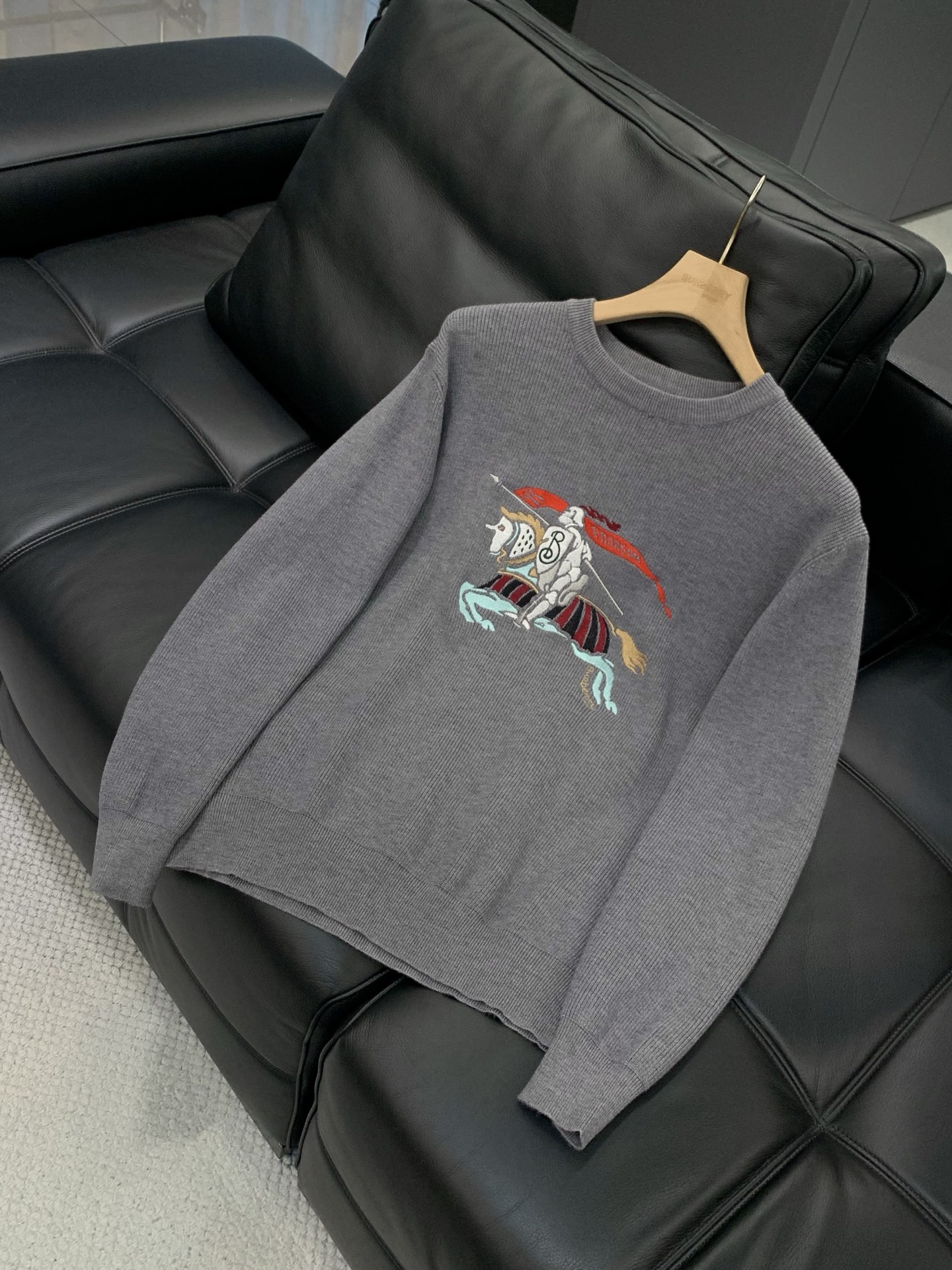 ，Burberry 巴宝莉，2025冬季最新品，专柜同步有售，原单狠货，时尚休闲圆领针织毛衣，进口原版面