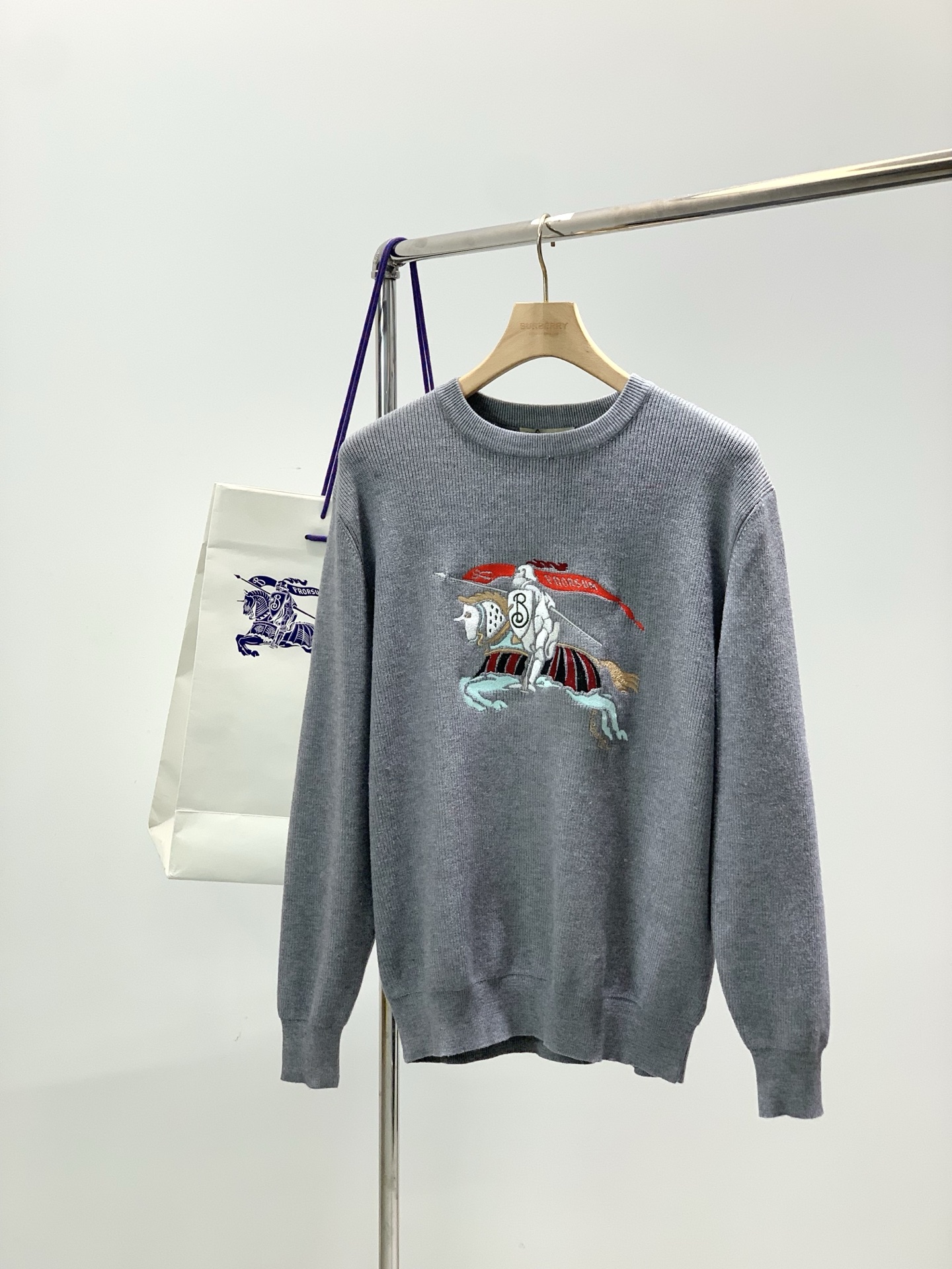 ，Burberry 巴宝莉，2025冬季最新品，专柜同步有售，原单狠货，时尚休闲圆领针织毛衣，进口原版面