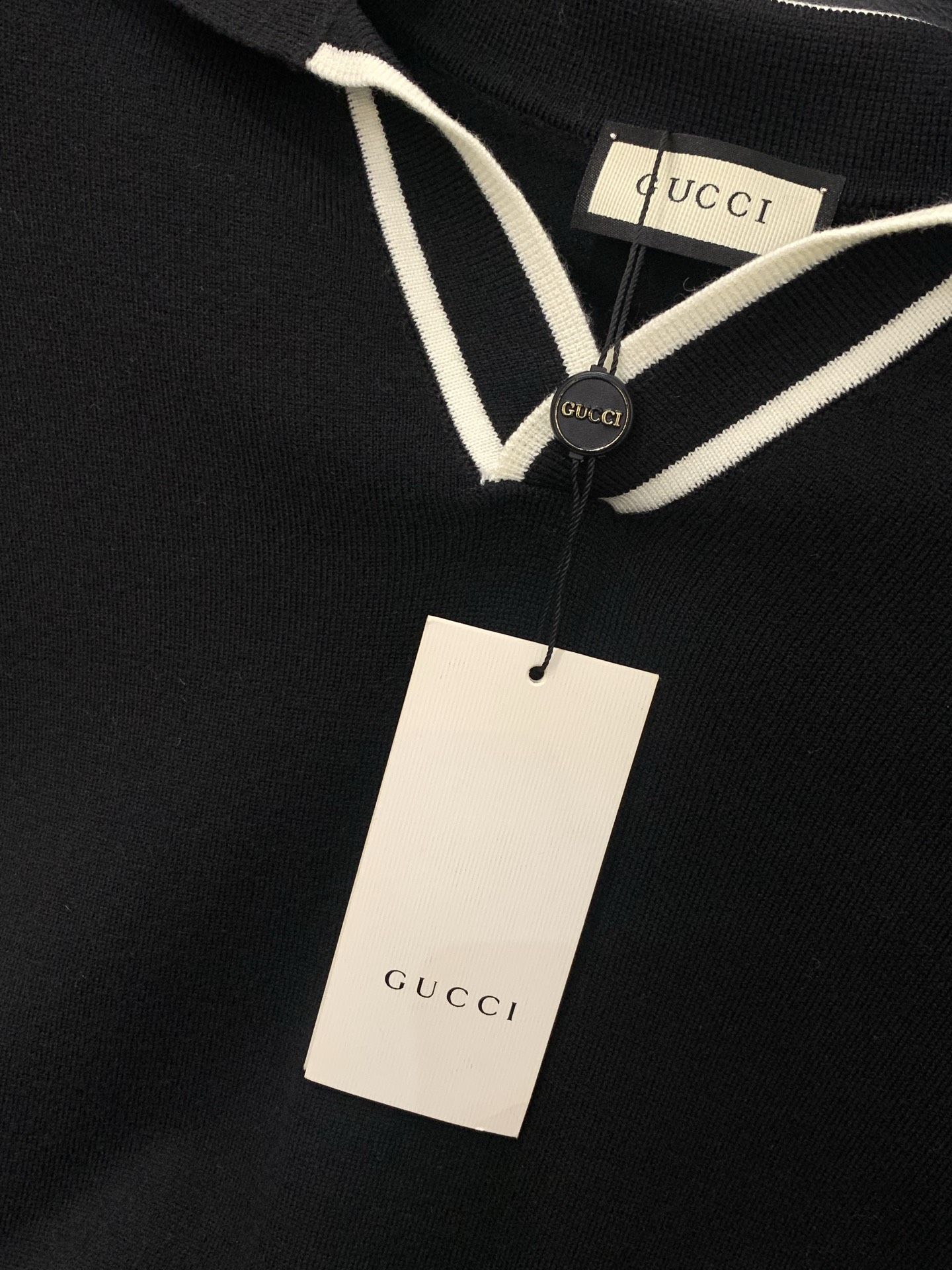 ，Gucci 古驰，2025冬季最新款，专柜同步有售，原单狠货，时尚休闲翻领针织毛衣，上身很有特点！吸睛