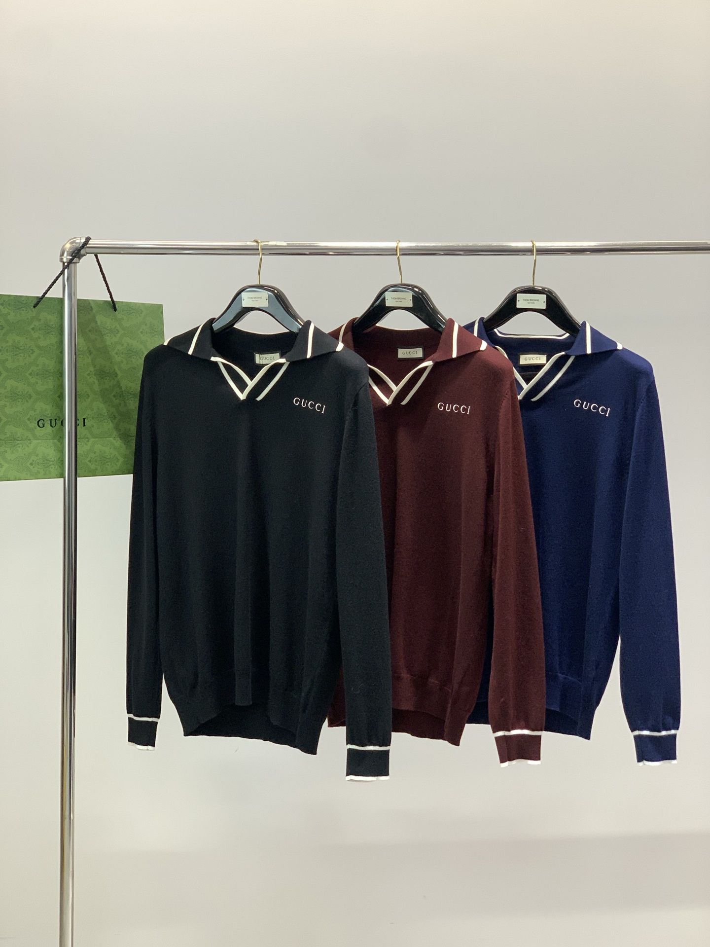 ，Gucci 古驰，2025冬季最新款，专柜同步有售，原单狠货，时尚休闲翻领针织毛衣，上身很有特点！吸睛