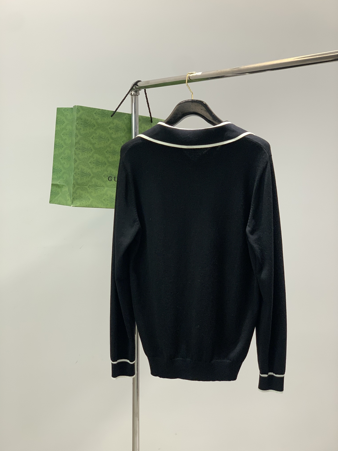 ，Gucci 古驰，2025冬季最新款，专柜同步有售，原单狠货，时尚休闲翻领针织毛衣，上身很有特点！吸睛