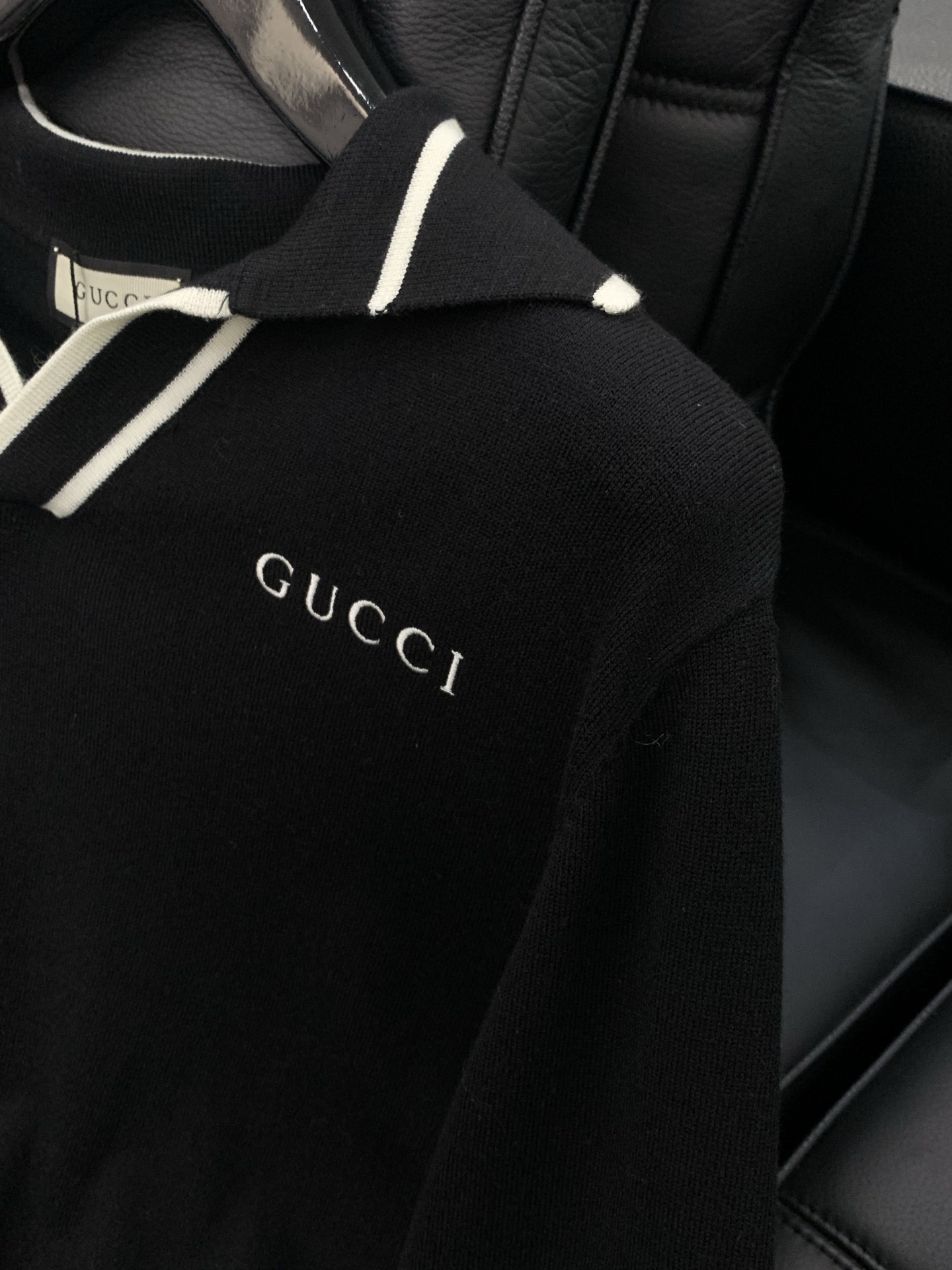 ，Gucci 古驰，2025冬季最新款，专柜同步有售，原单狠货，时尚休闲翻领针织毛衣，上身很有特点！吸睛