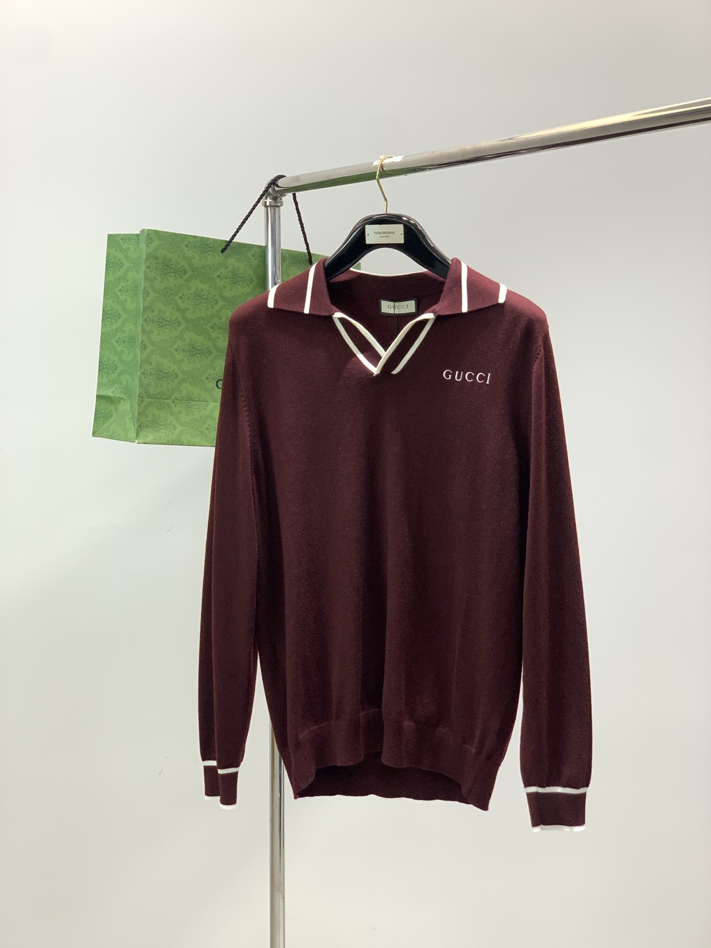 ，Gucci 古驰，2025冬季最新款，专柜同步有售，原单狠货，时尚休闲翻领针织毛衣，上身很有特点！吸睛