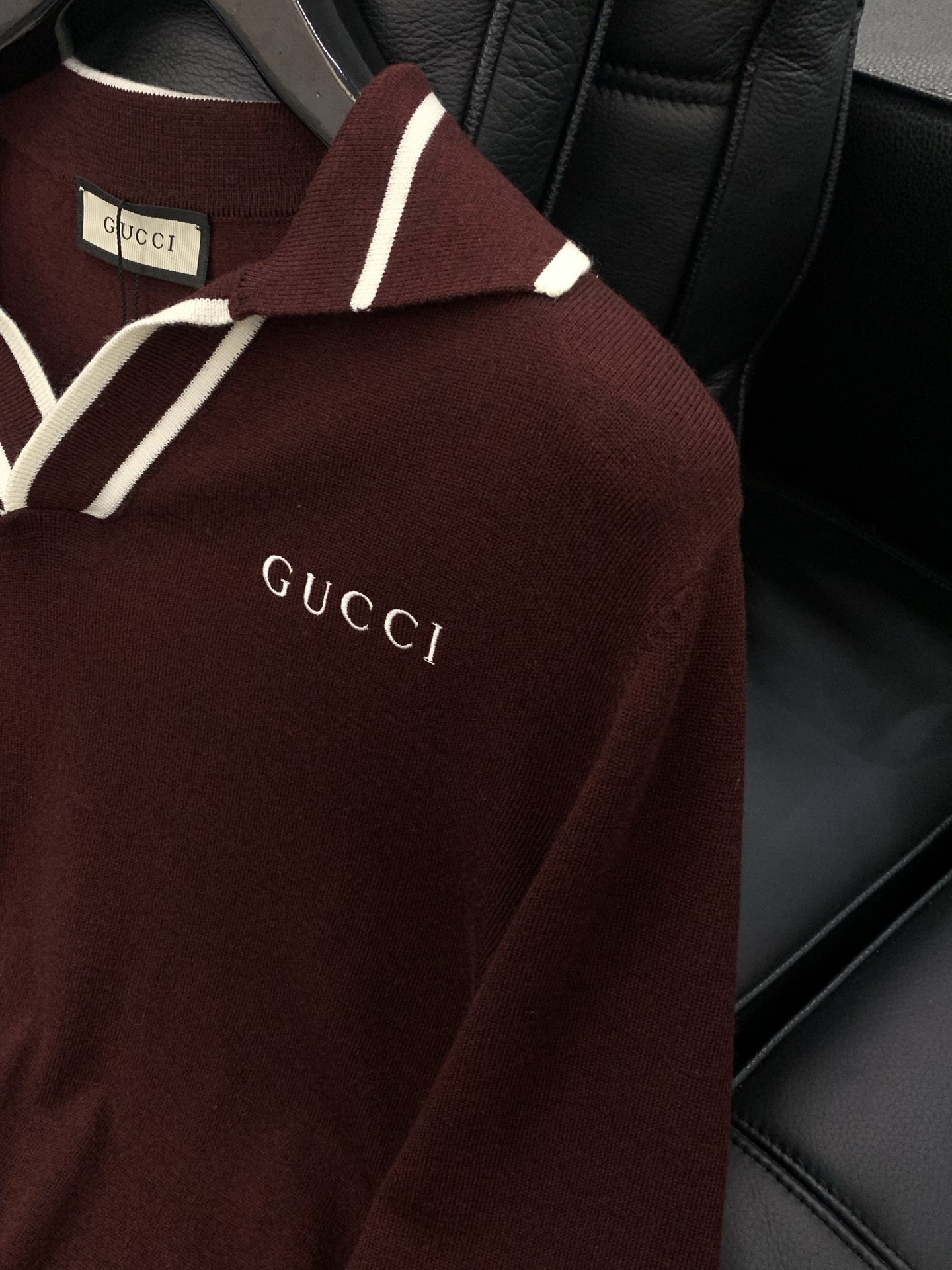 ，Gucci 古驰，2025冬季最新款，专柜同步有售，原单狠货，时尚休闲翻领针织毛衣，上身很有特点！吸睛