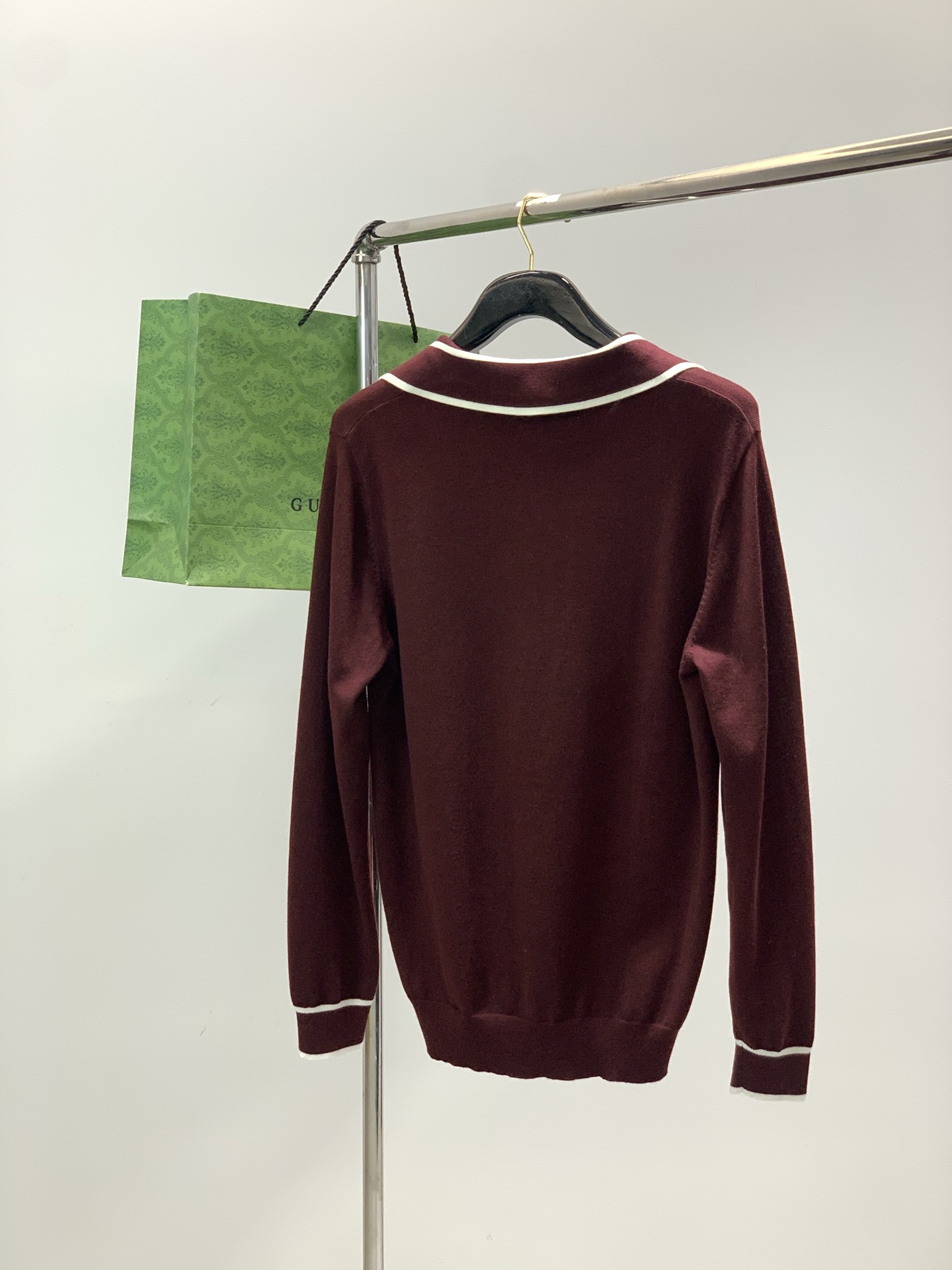 ，Gucci 古驰，2025冬季最新款，专柜同步有售，原单狠货，时尚休闲翻领针织毛衣，上身很有特点！吸睛