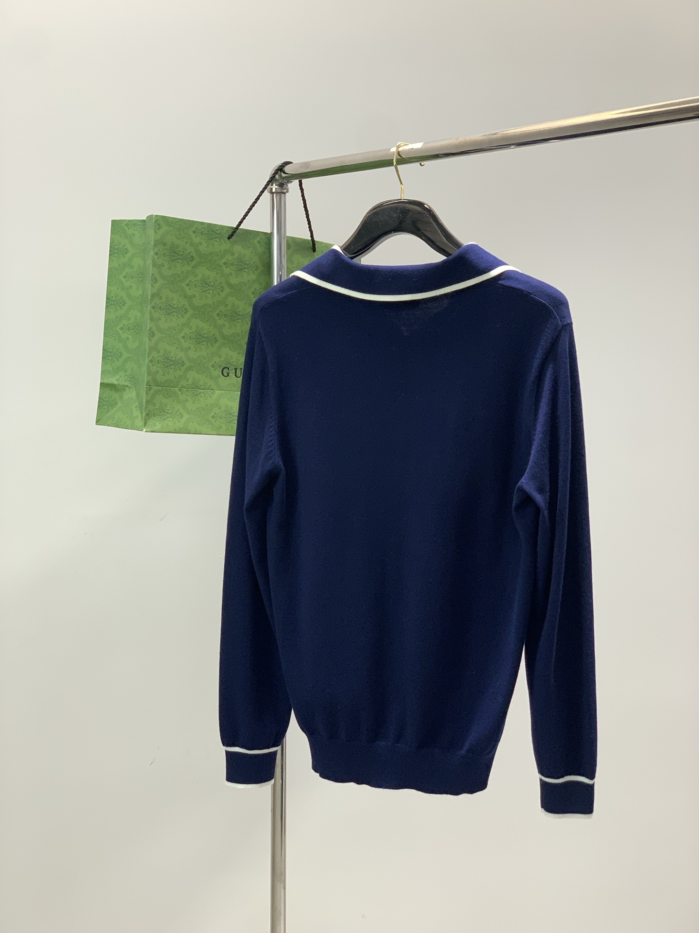 ，Gucci 古驰，2025冬季最新款，专柜同步有售，原单狠货，时尚休闲翻领针织毛衣，上身很有特点！吸睛