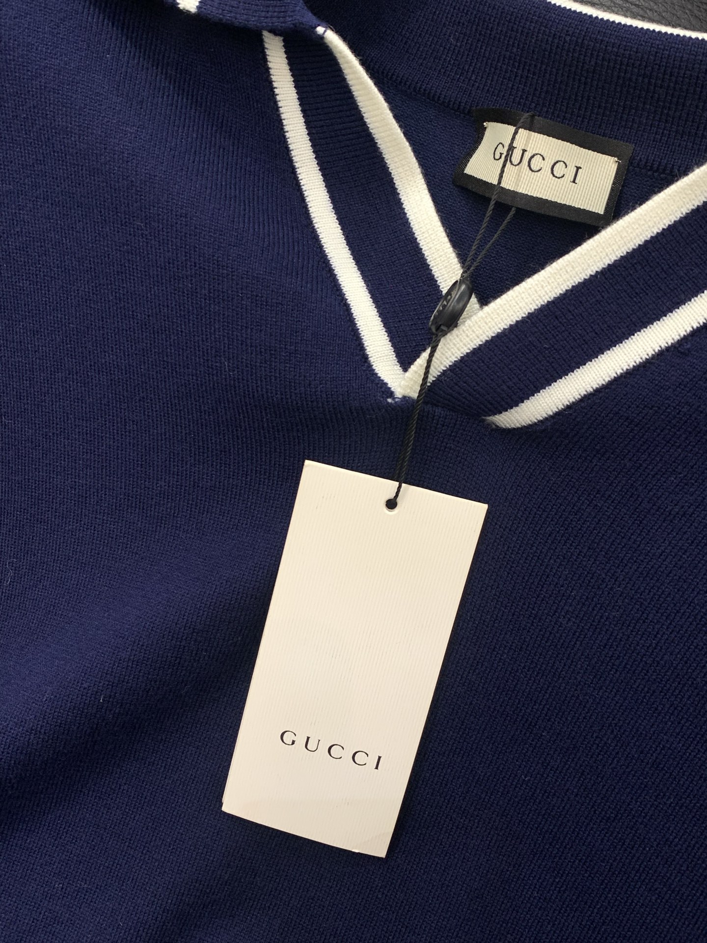 ，Gucci 古驰，2025冬季最新款，专柜同步有售，原单狠货，时尚休闲翻领针织毛衣，上身很有特点！吸睛