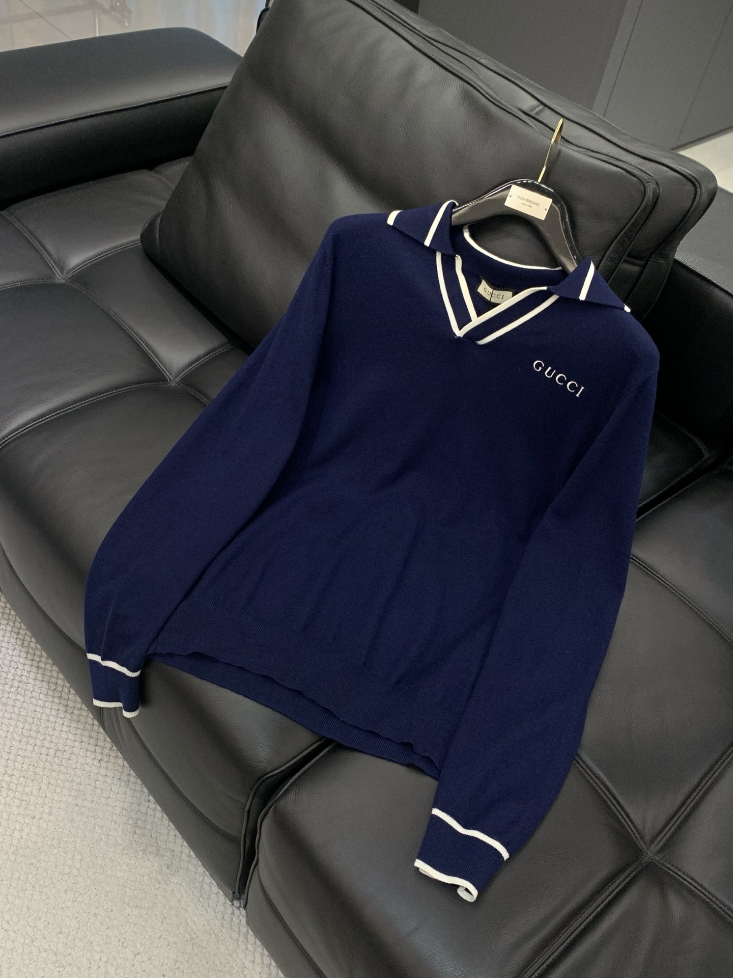 ，Gucci 古驰，2025冬季最新款，专柜同步有售，原单狠货，时尚休闲翻领针织毛衣，上身很有特点！吸睛