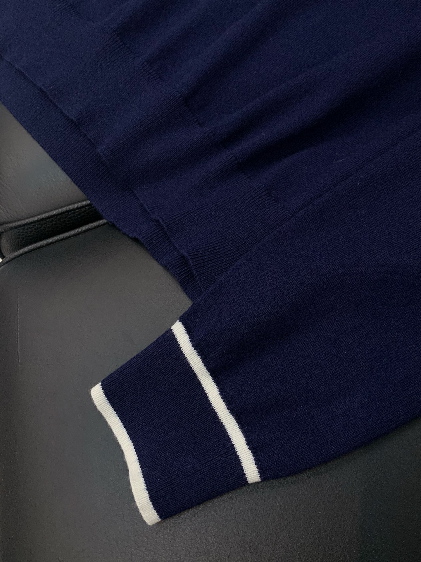 ，Gucci 古驰，2025冬季最新款，专柜同步有售，原单狠货，时尚休闲翻领针织毛衣，上身很有特点！吸睛