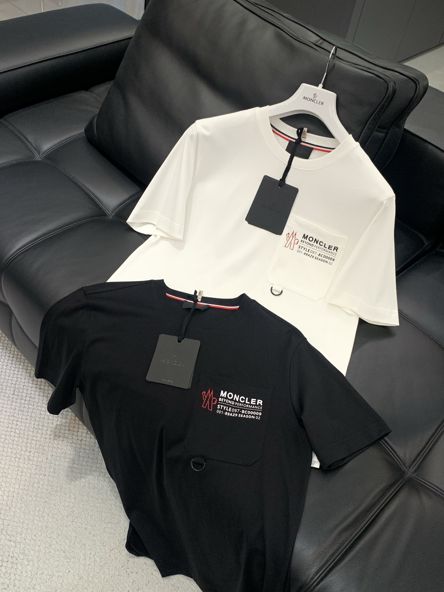 ，Moncler 蒙口，2025夏季最新品，专柜同步有售，原单狠货，时尚休闲圆领短袖T恤，上身舒适！吸睛