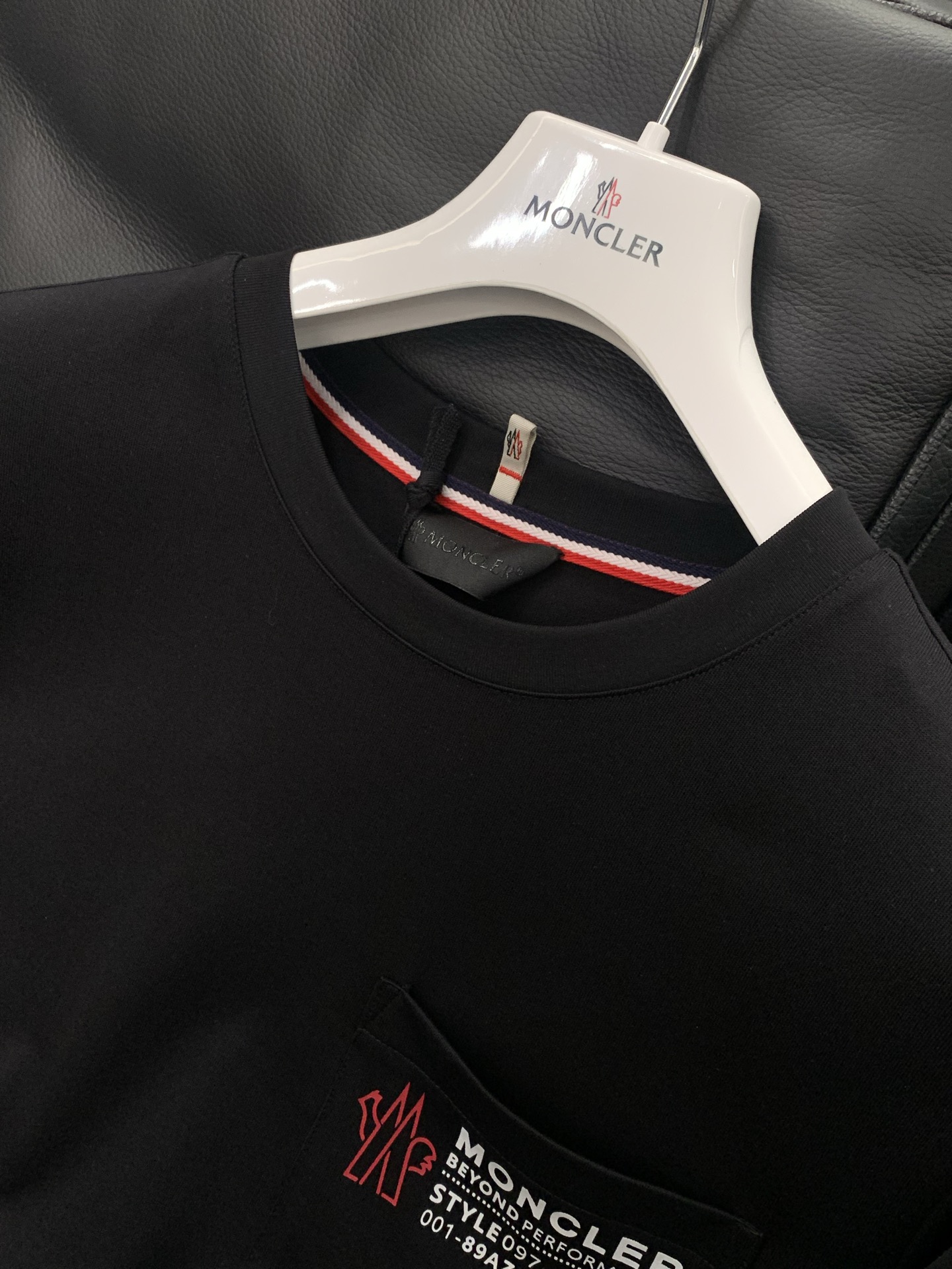 ，Moncler 蒙口，2025夏季最新品，专柜同步有售，原单狠货，时尚休闲圆领短袖T恤，上身舒适！吸睛